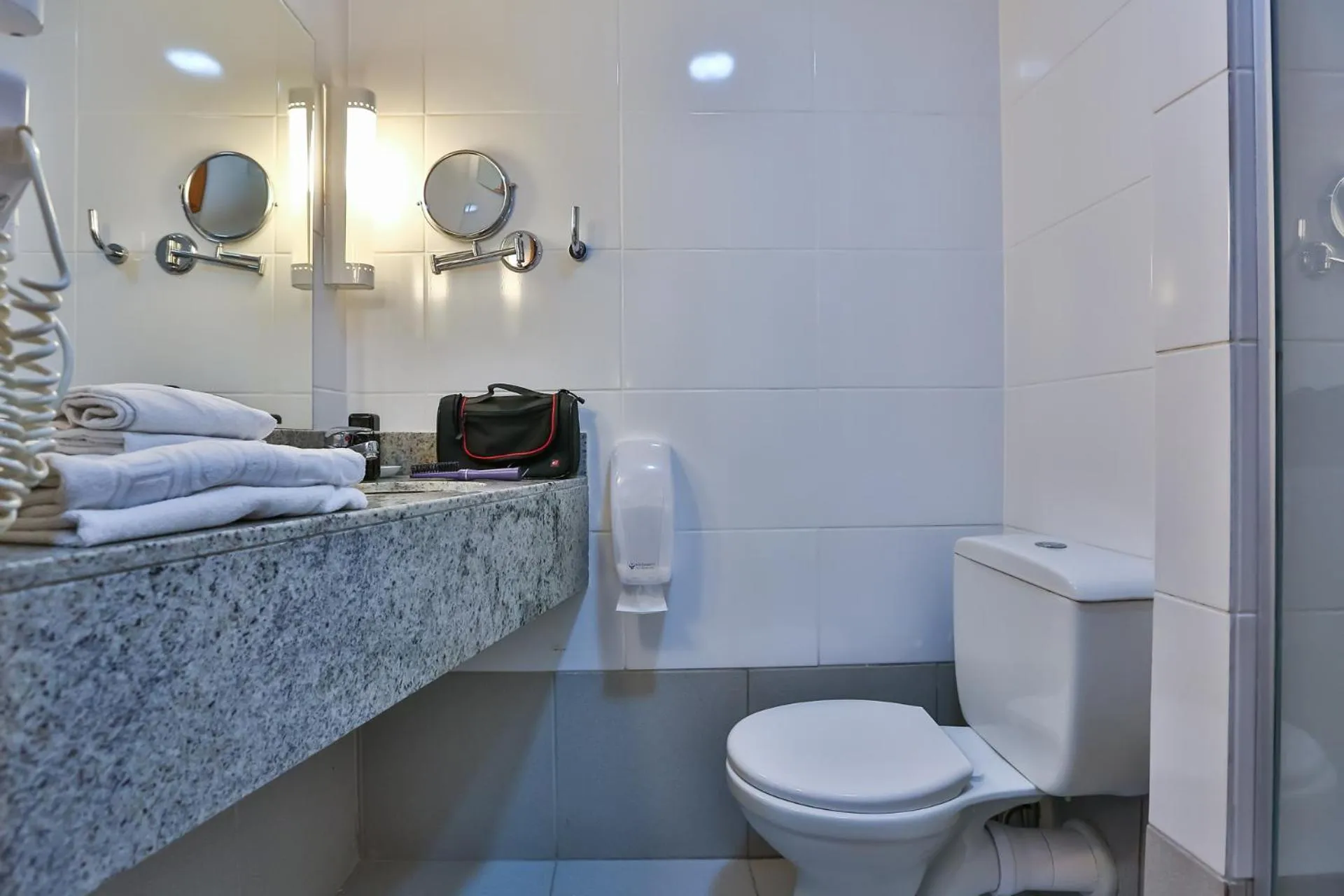 Bathroom in San Diego Express Barro Preto