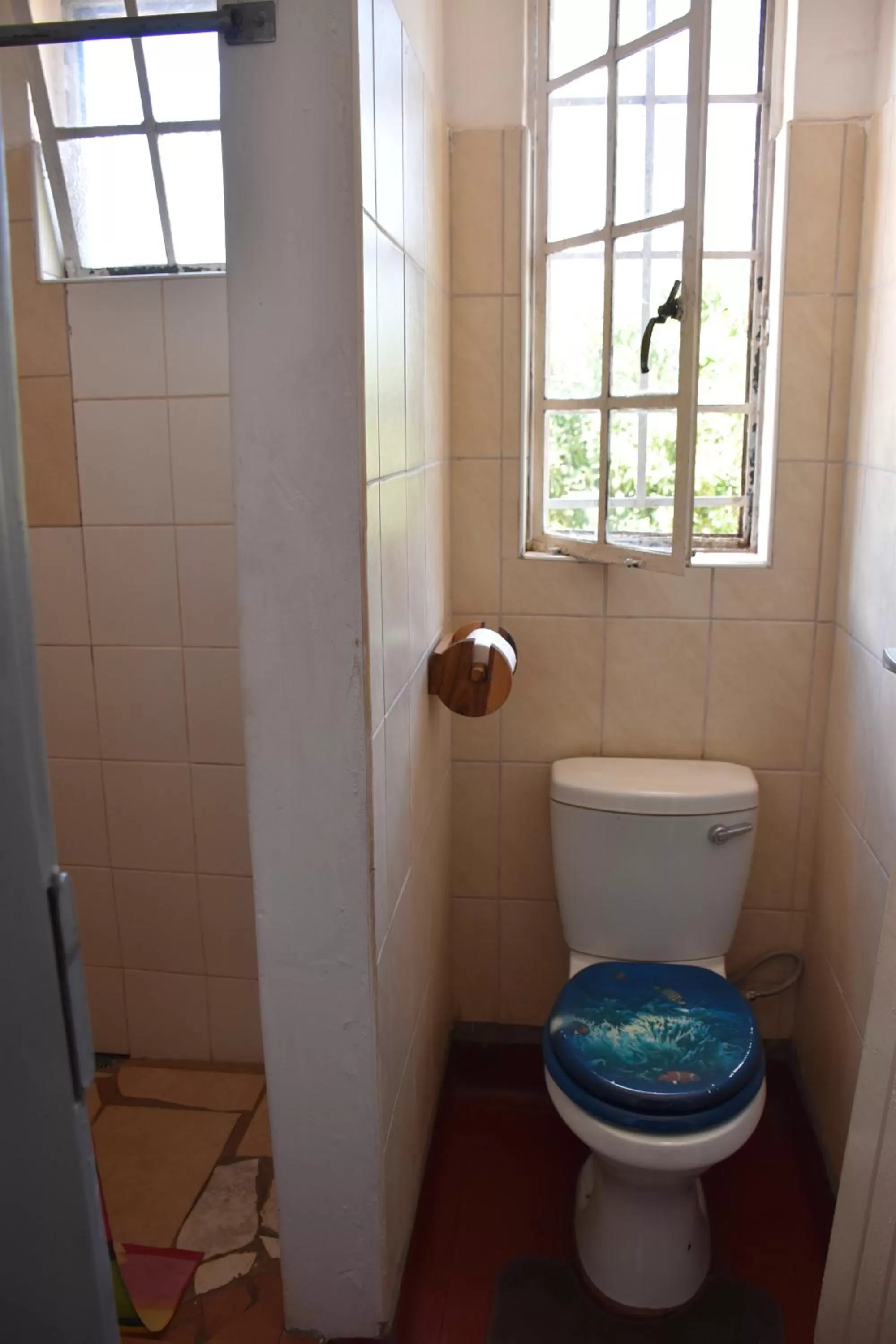 Toilet in Tabonina Bis