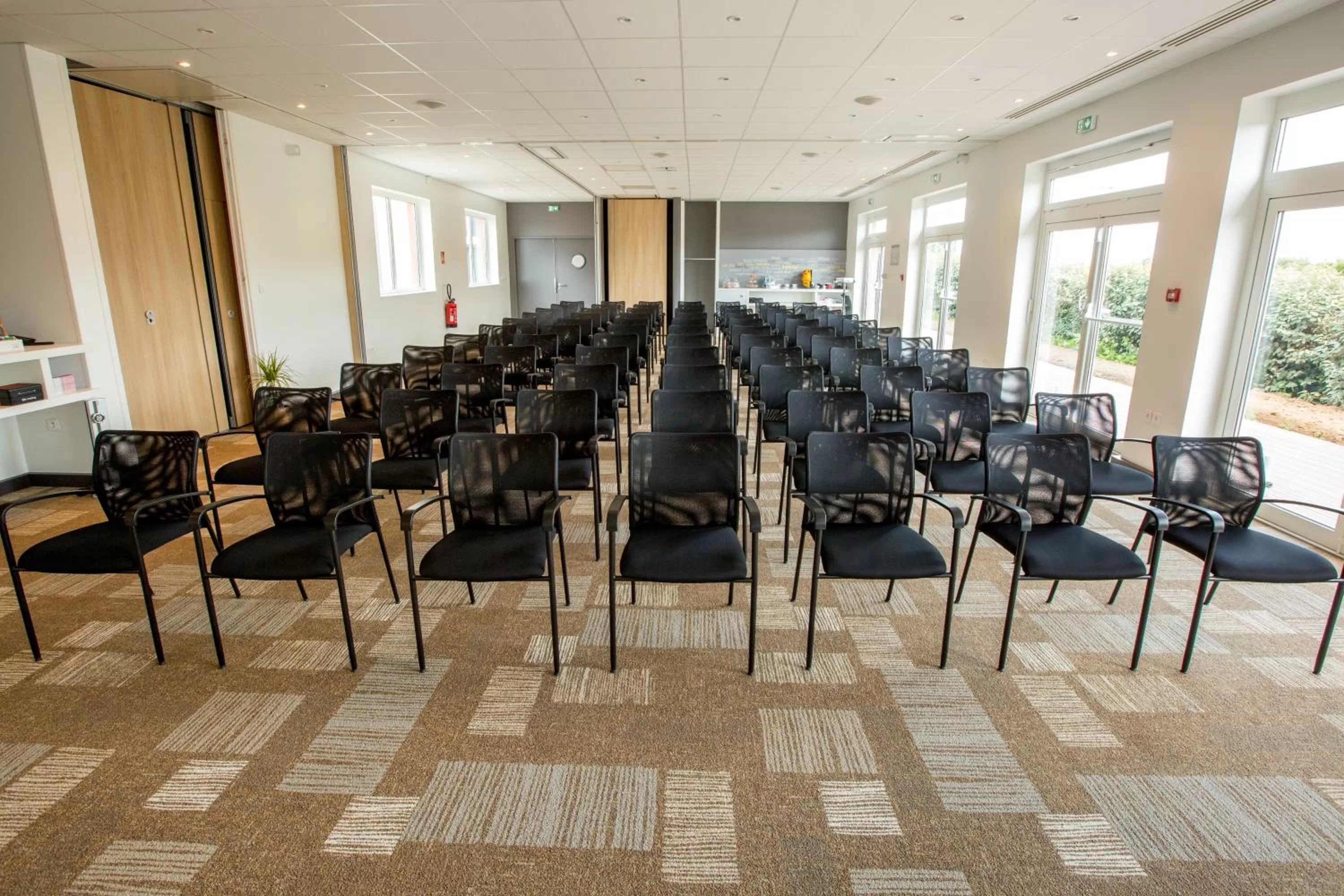 Business facilities in ibis Cherbourg La Glacerie