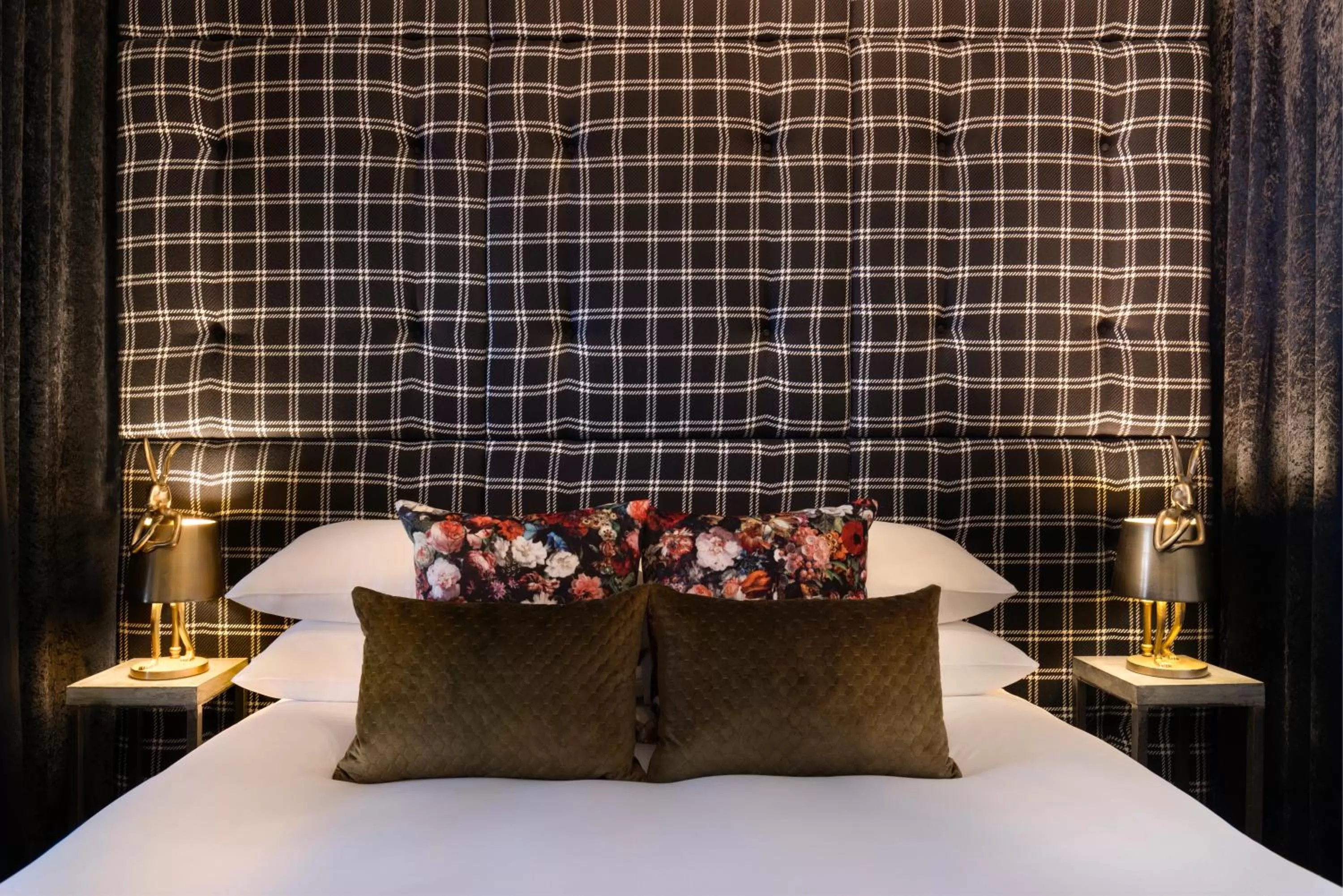 Bed in Hotel Frangos