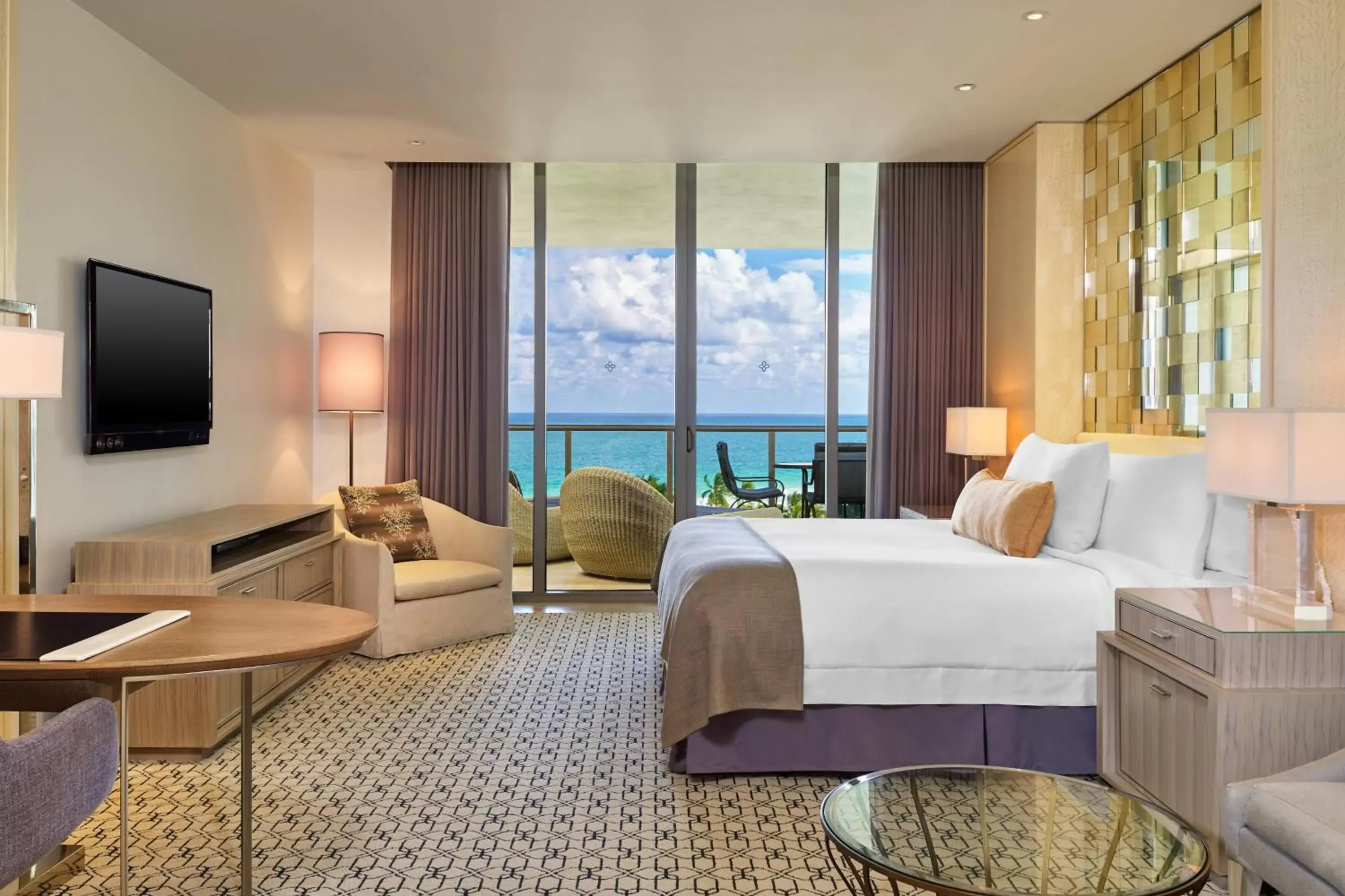 Deluxe Ocean View King, Guest room, 1 King, Ocean view in The St. Regis Bal Harbour Resort Deluxe Ocean View King, Guest room, 1 King, Ocean view in The St. Regis Bal Harbour Resort
