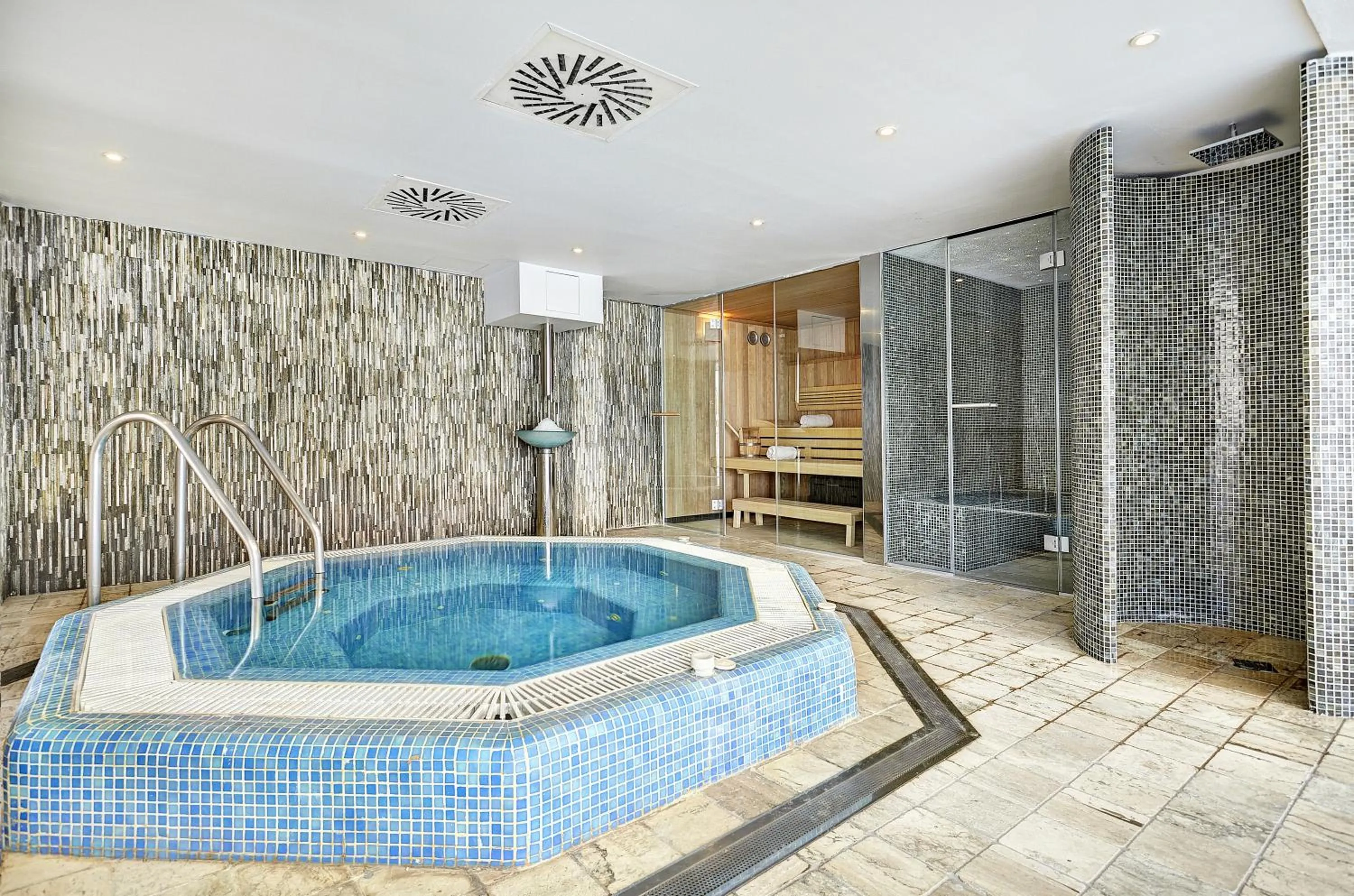 Hot Tub in Grupotel Acapulco Playa - Adults Only