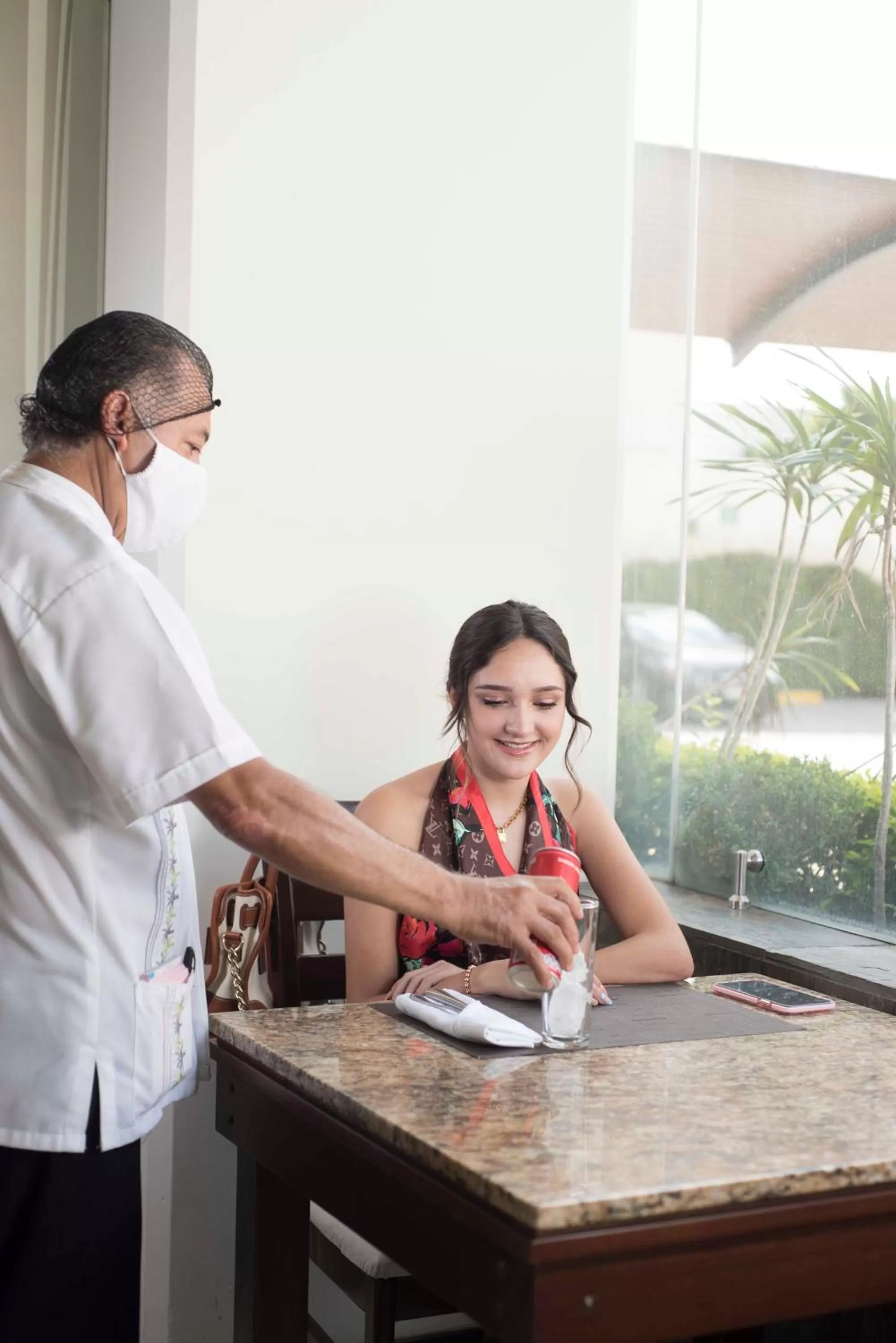 Restaurant/places to eat in Crown Victoria Hotel