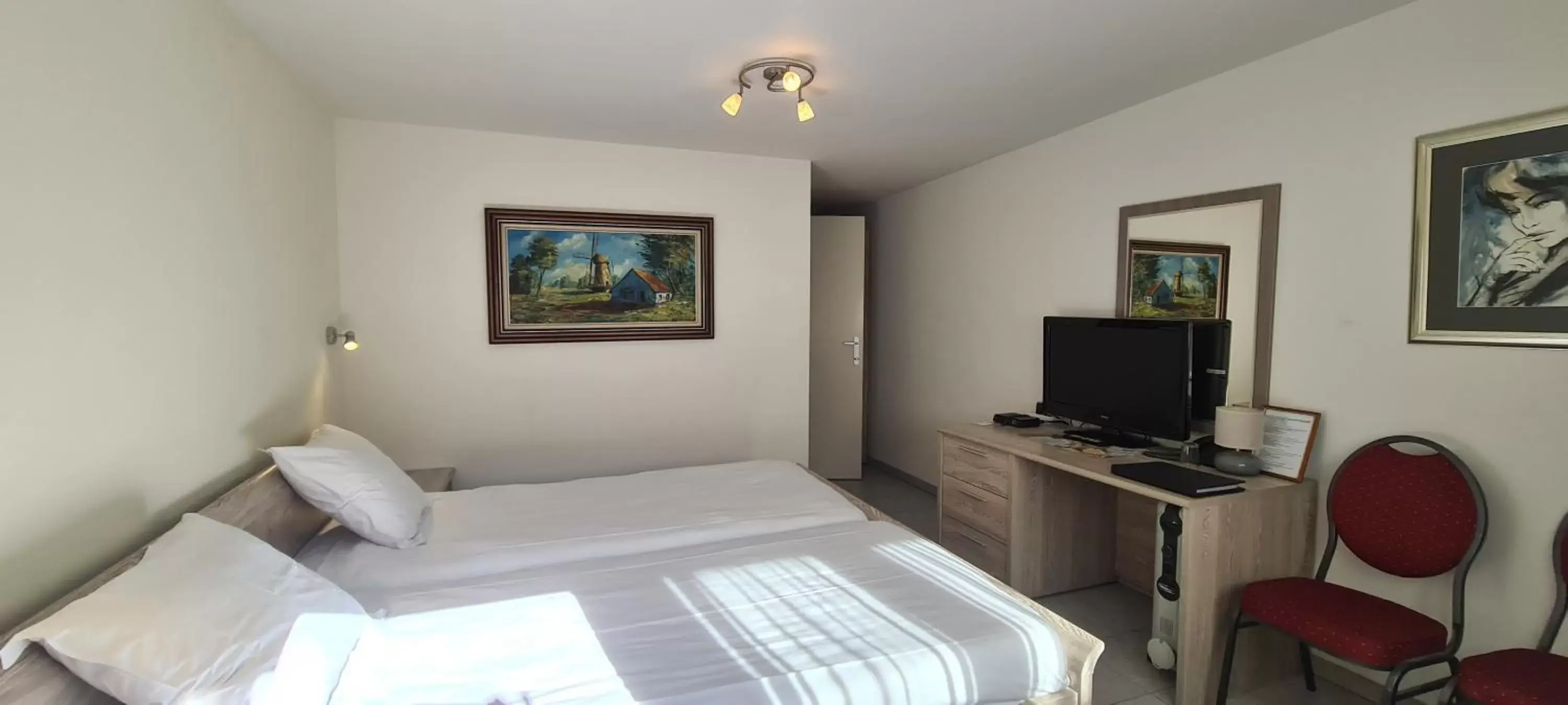 Double or Twin Room in Alliance Hotel Ieper Centrum Double or Twin Room in Alliance Hotel Ieper Centrum