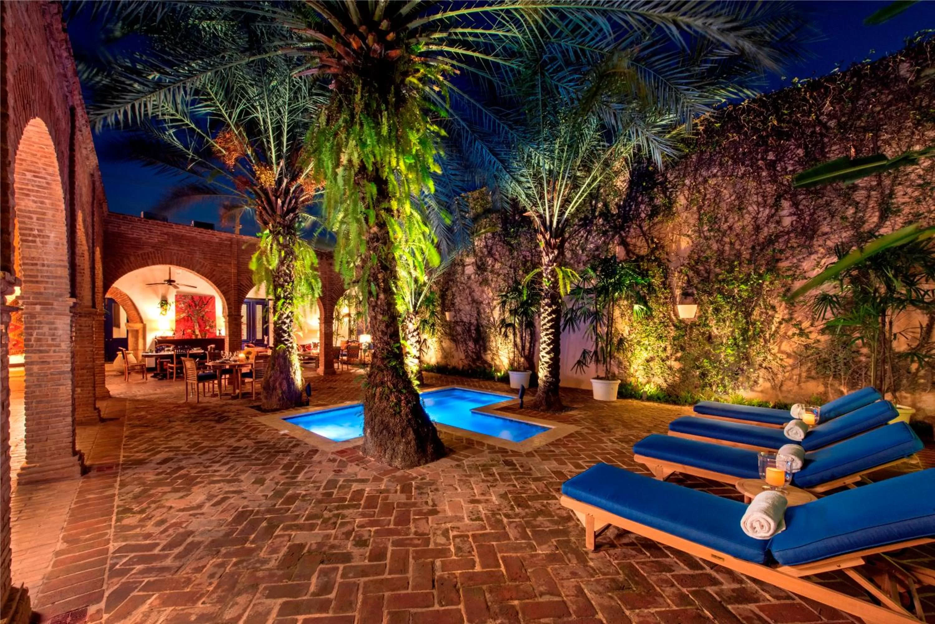 Patio in Casas del XVI