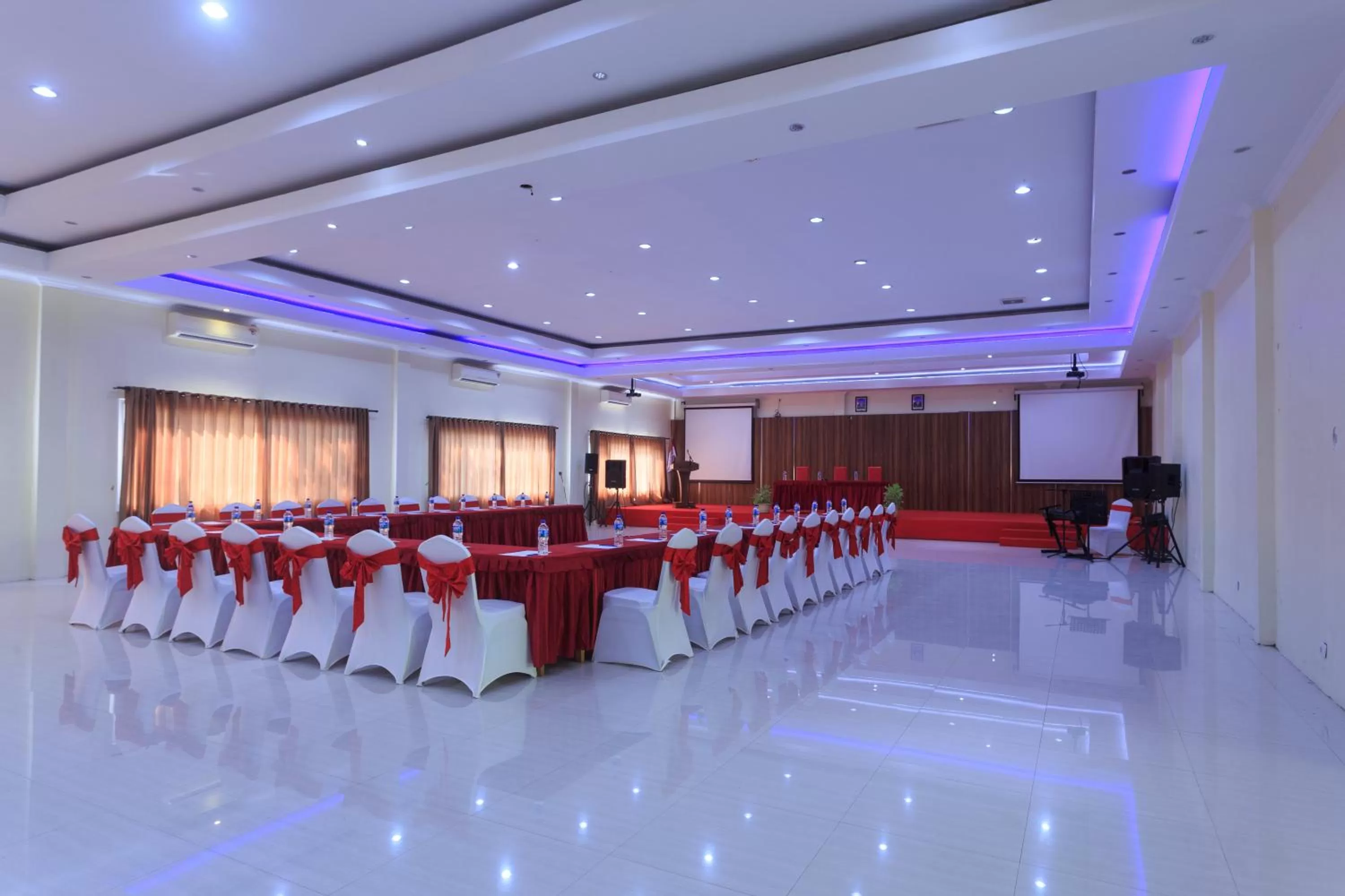 Banquet/Function facilities in Sylvia Beach Villa