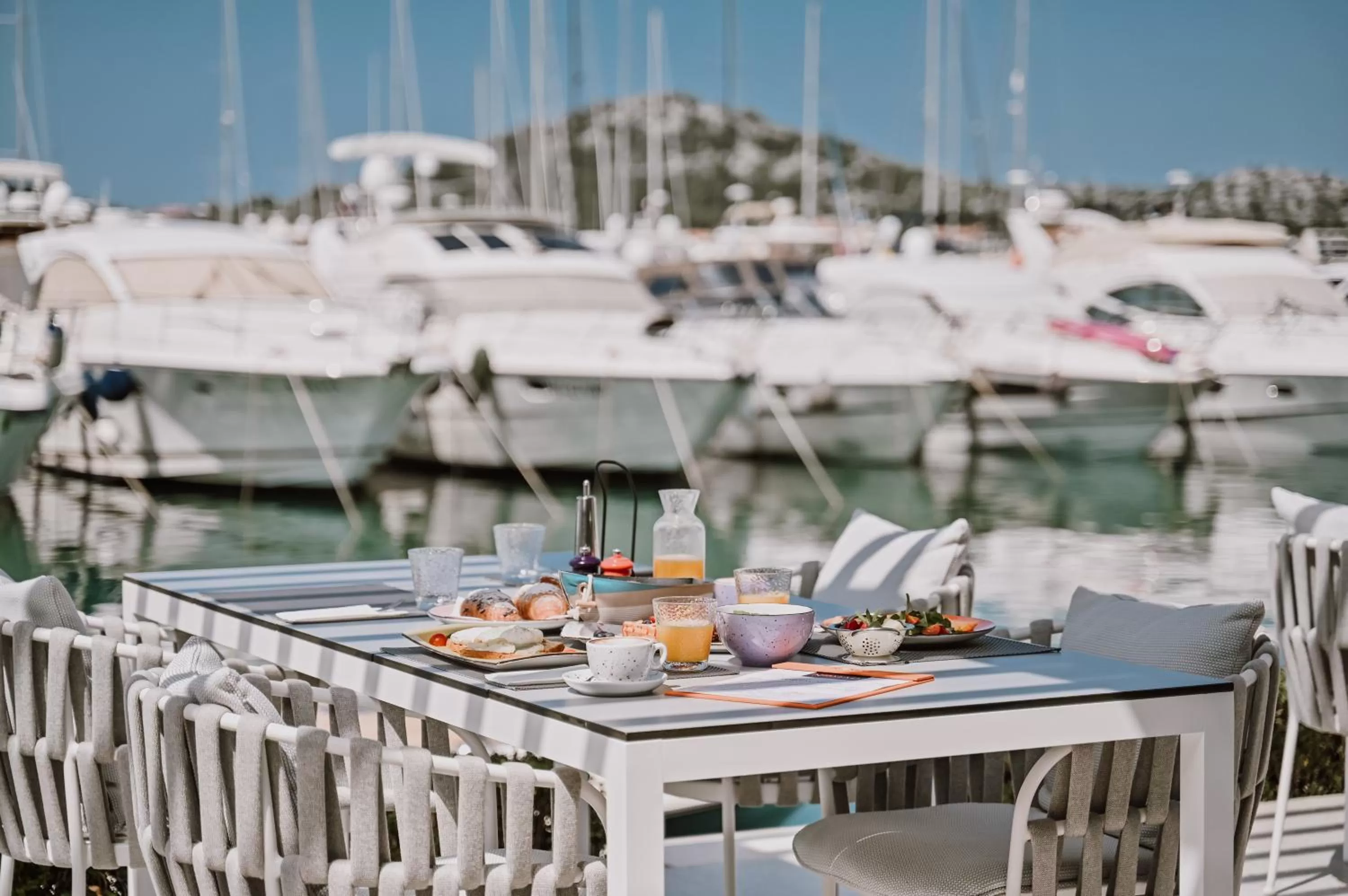 Restaurant/places to eat in Hotel Stomorin-Marina Hramina