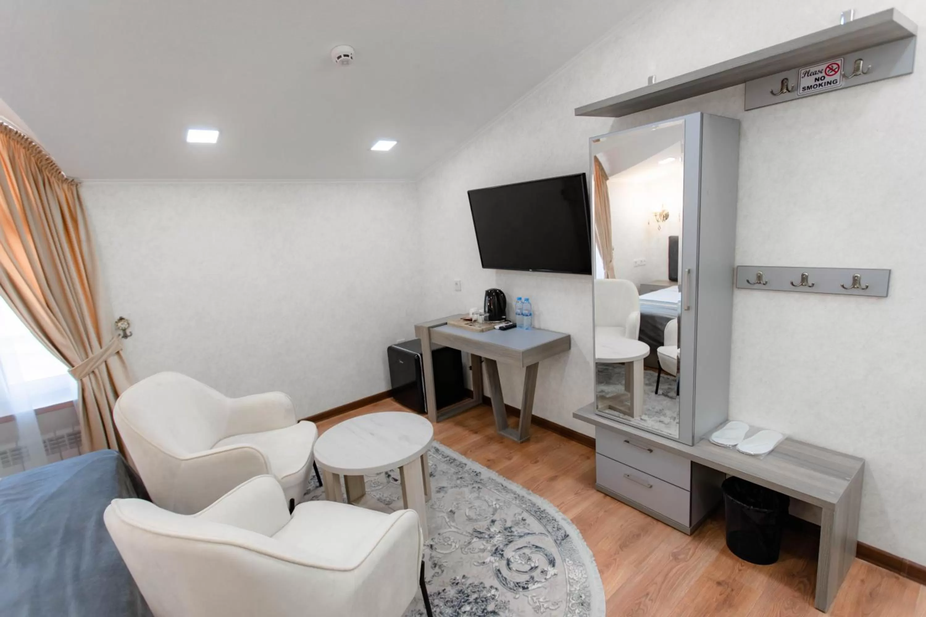 TV and multimedia in Registon Saroy Hotel