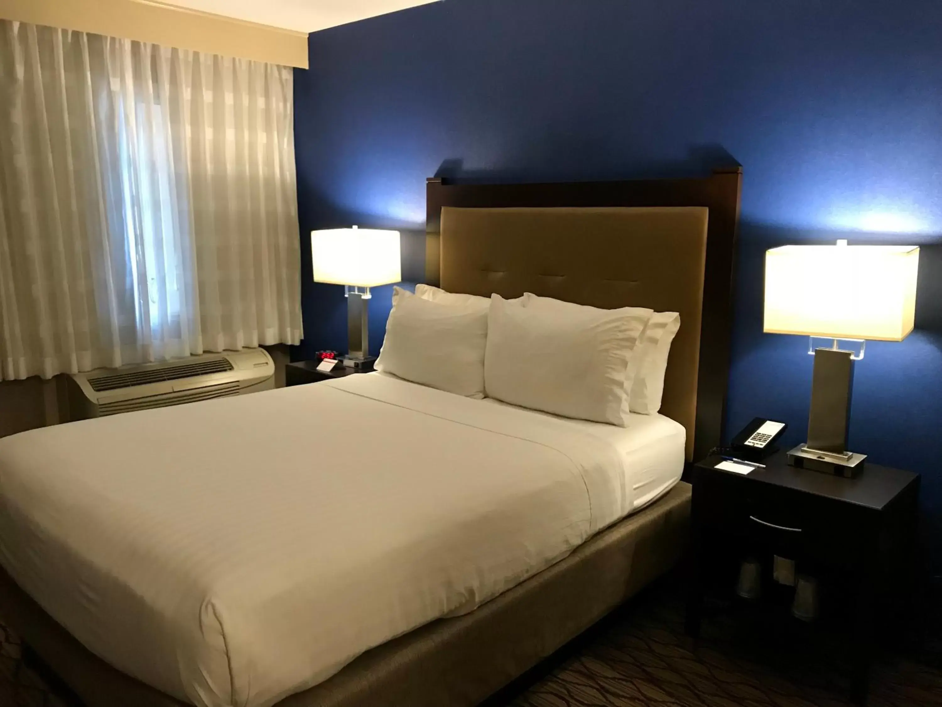 Queen Room with Accessible Roll-in Shower - Nonsmoking in Holiday Inn Express Hotel & Suites Pasadena-Colorado Boulevard, an IHG Hotel Queen Room with Accessible Roll-in Shower - Nonsmoking in Holiday Inn Express Hotel & Suites Pasadena-Colorado Boulevard, an IHG Hotel