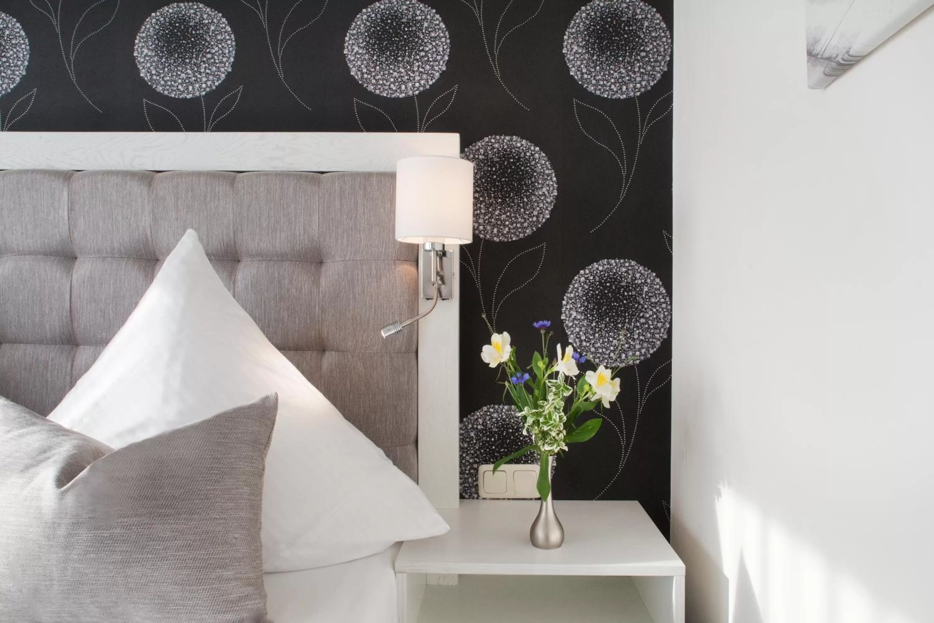 Photo of the whole room, Bed in HafenHotel PommernYacht