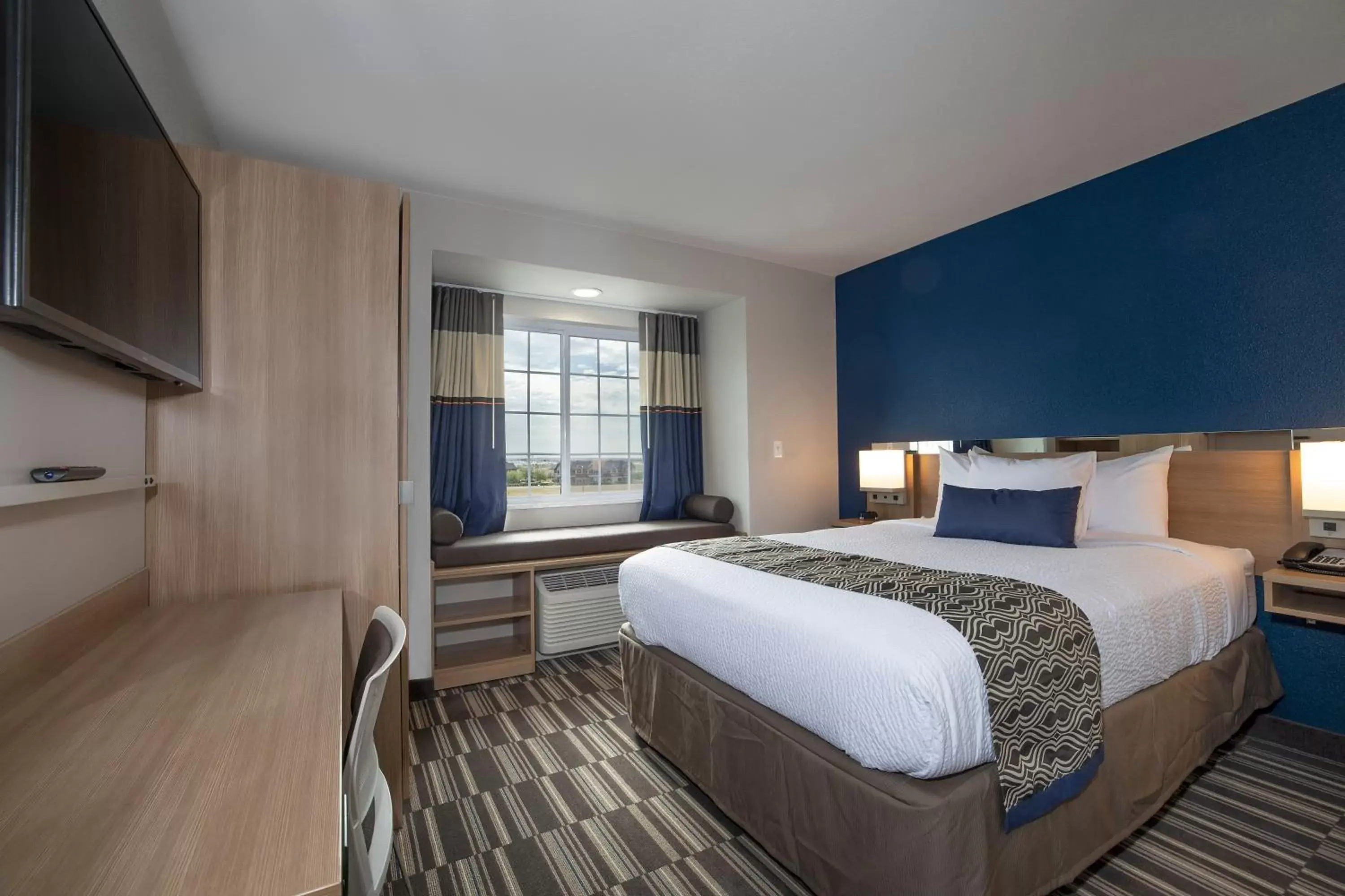 Queen Room with One Queen Bed - Mobility Accessible - Tub with Grab Bars - West View - Non-Smoking in Microtel Inn & Suites by Wyndham Loveland Queen Room with One Queen Bed - Mobility Accessible - Tub with Grab Bars - West View - Non-Smoking in Microtel Inn & Suites by Wyndham Loveland