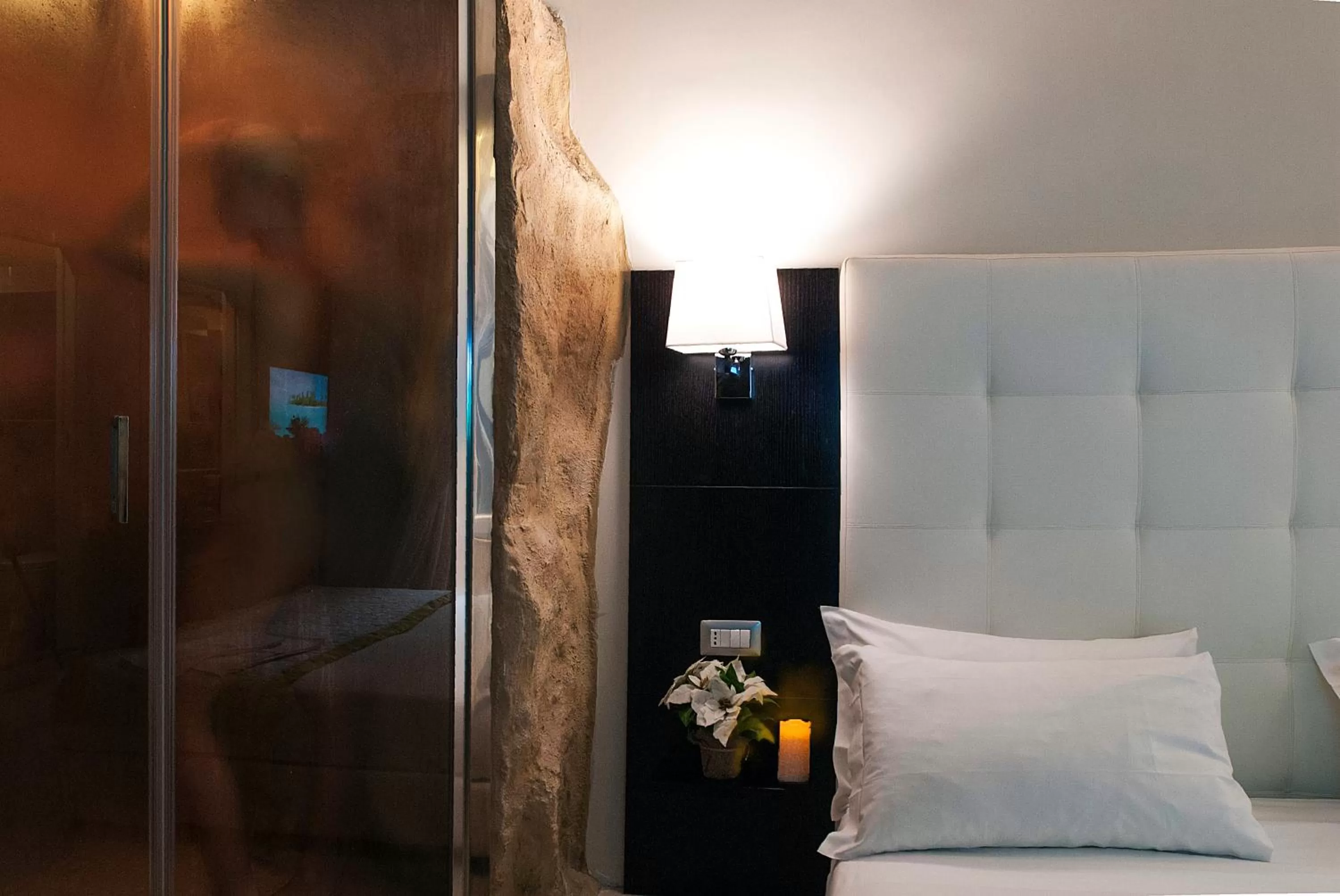 Shower, Bed in Roman Holidays Boutique Hotel