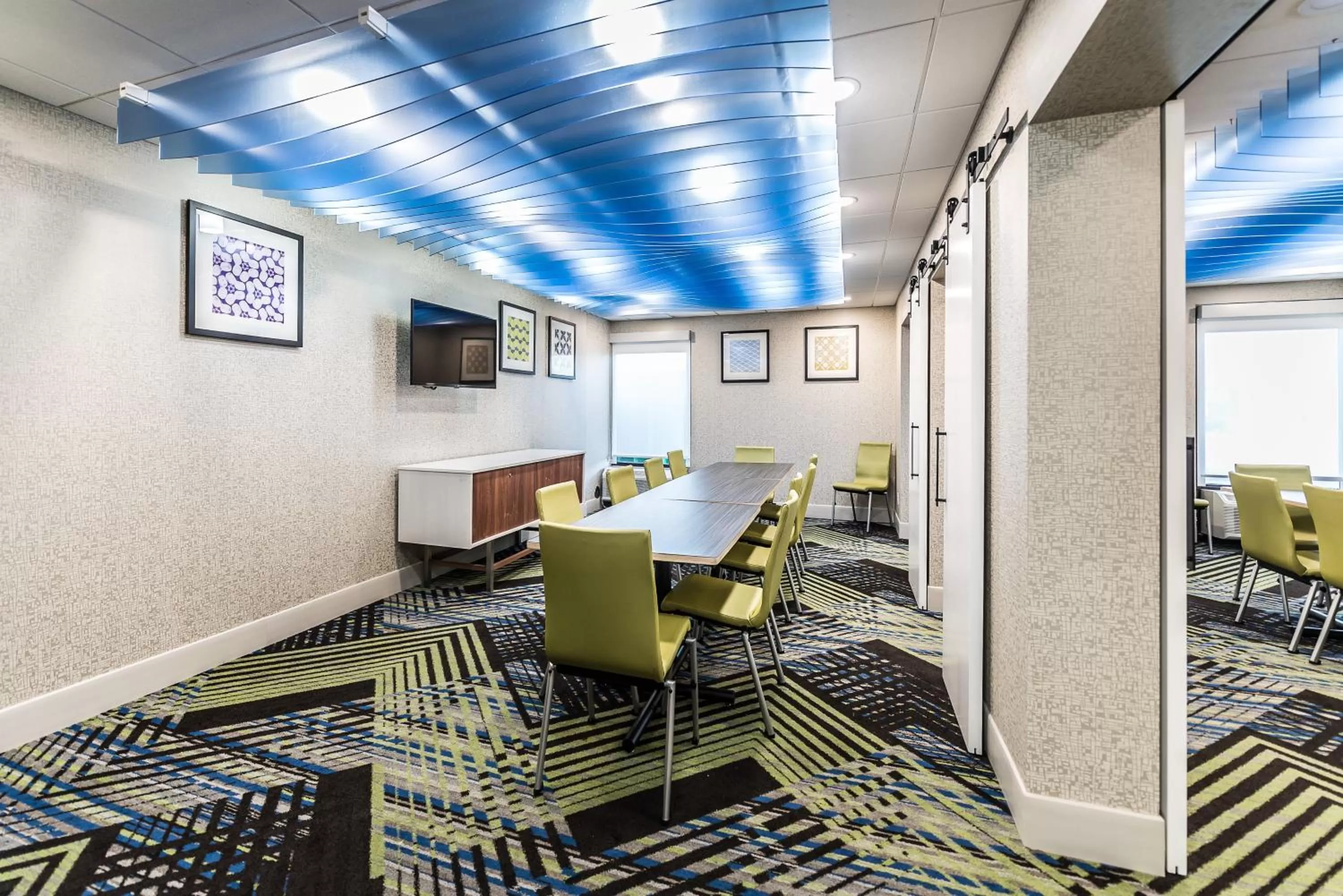 Meeting/conference room in Holiday Inn Express Flint-Campus Area by IHG