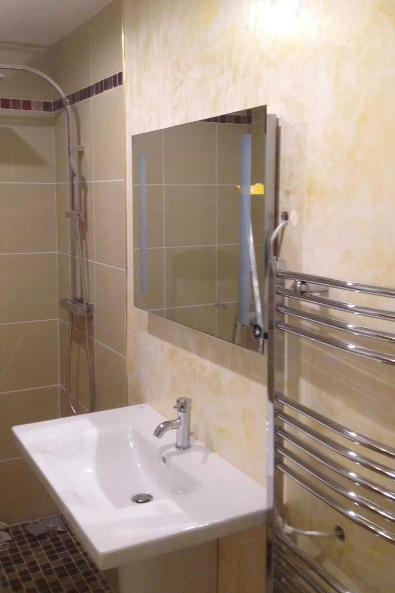 Bathroom in Cit'Hotel Le Mirage