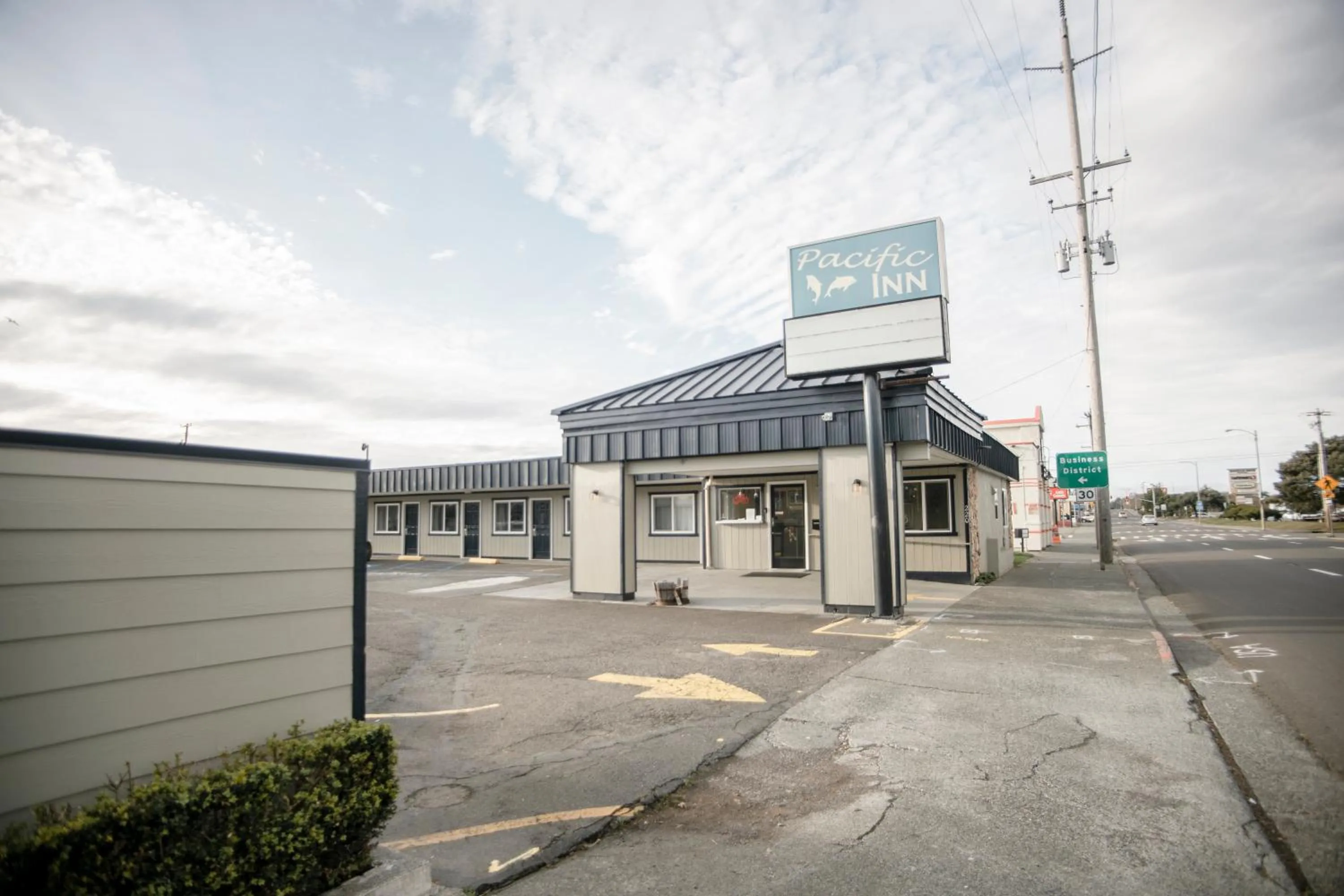 Facade/entrance in Pacific Inn