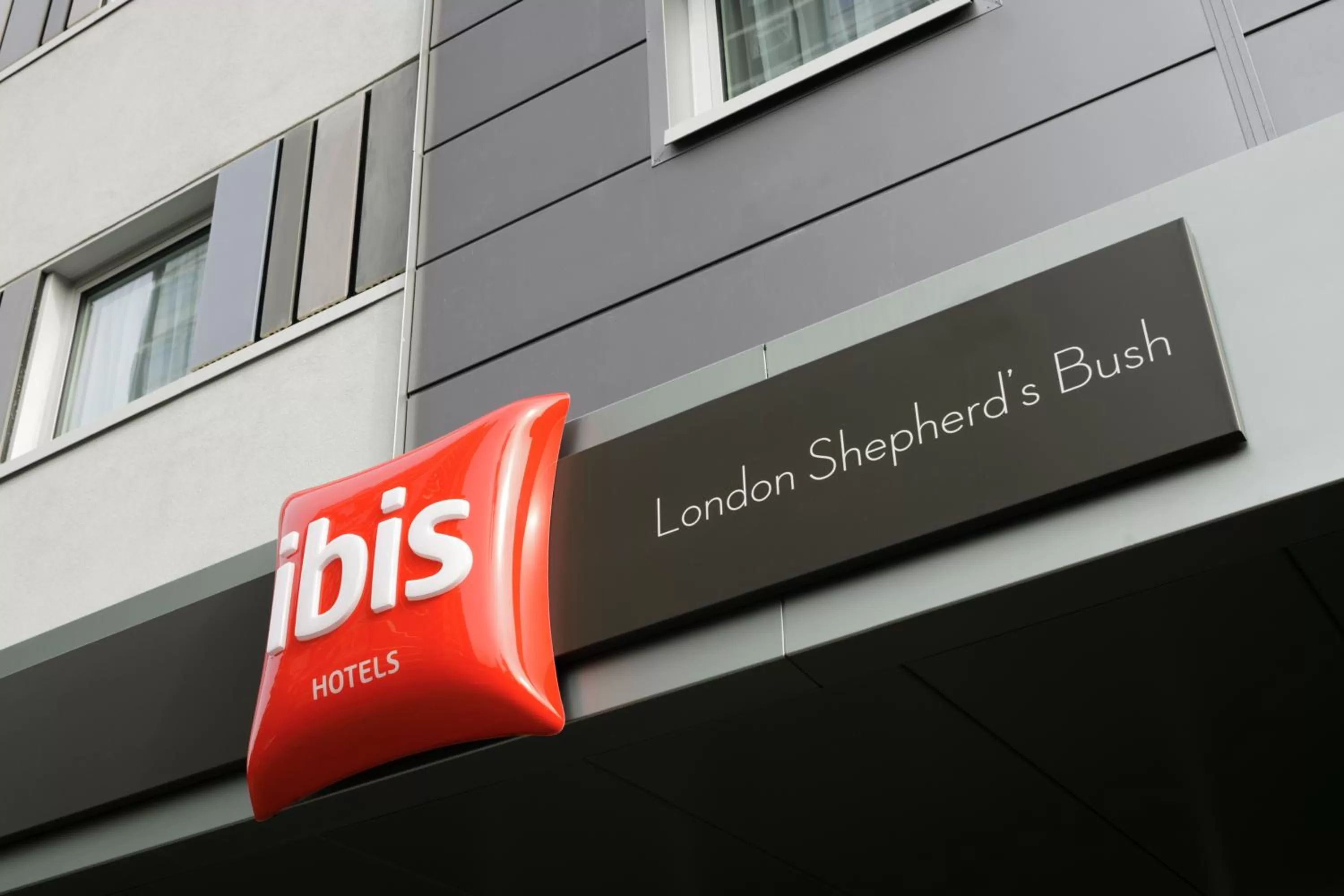 Facade/entrance in ibis London Shepherds Bush - Hammersmith