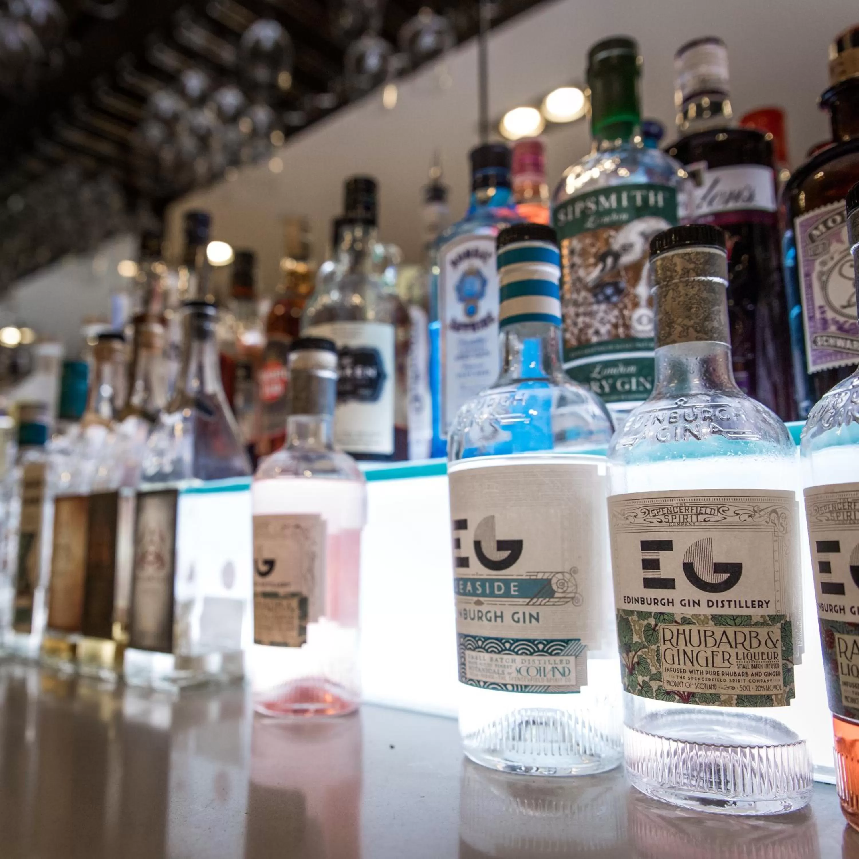 Lounge or bar in Hotel Indigo Glasgow by IHG