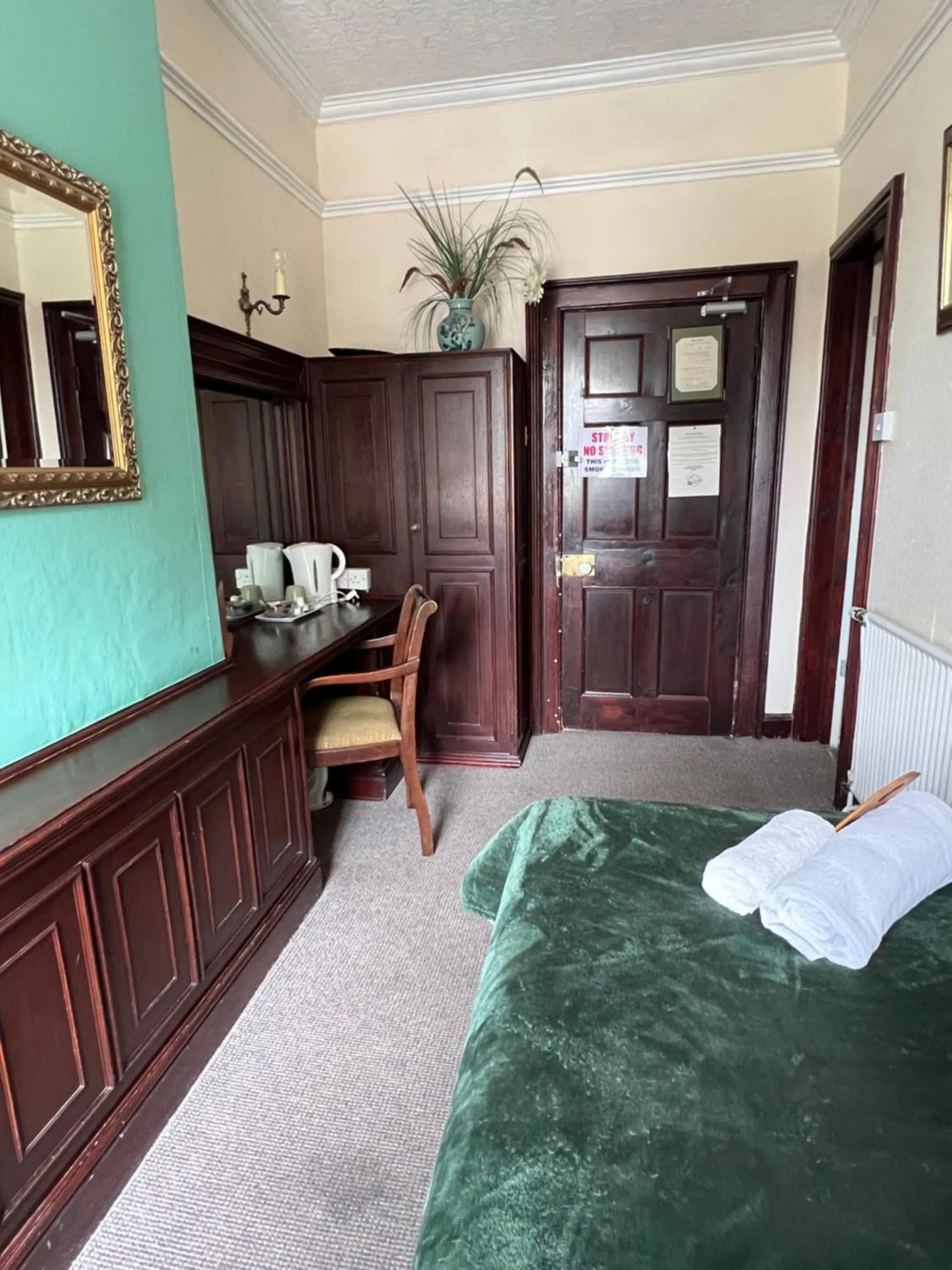 Bed in Georgian House Hotel