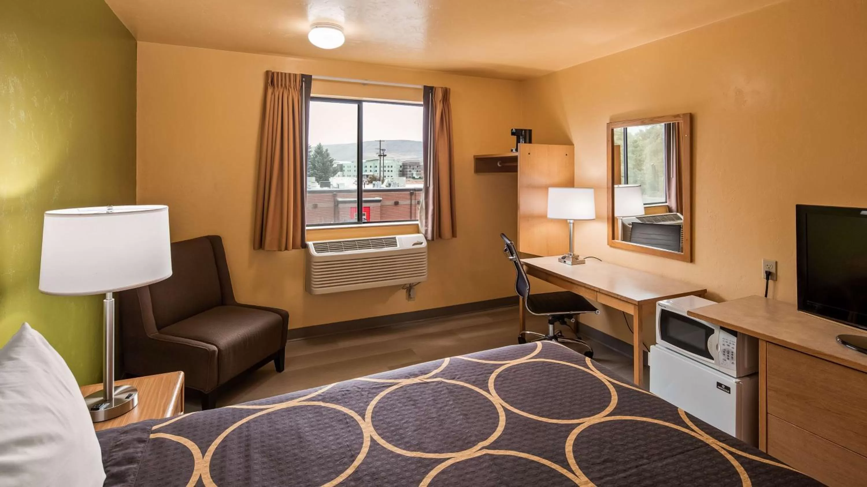 Photo of the whole room in SureStay Hotel by Best Western Ellensburg