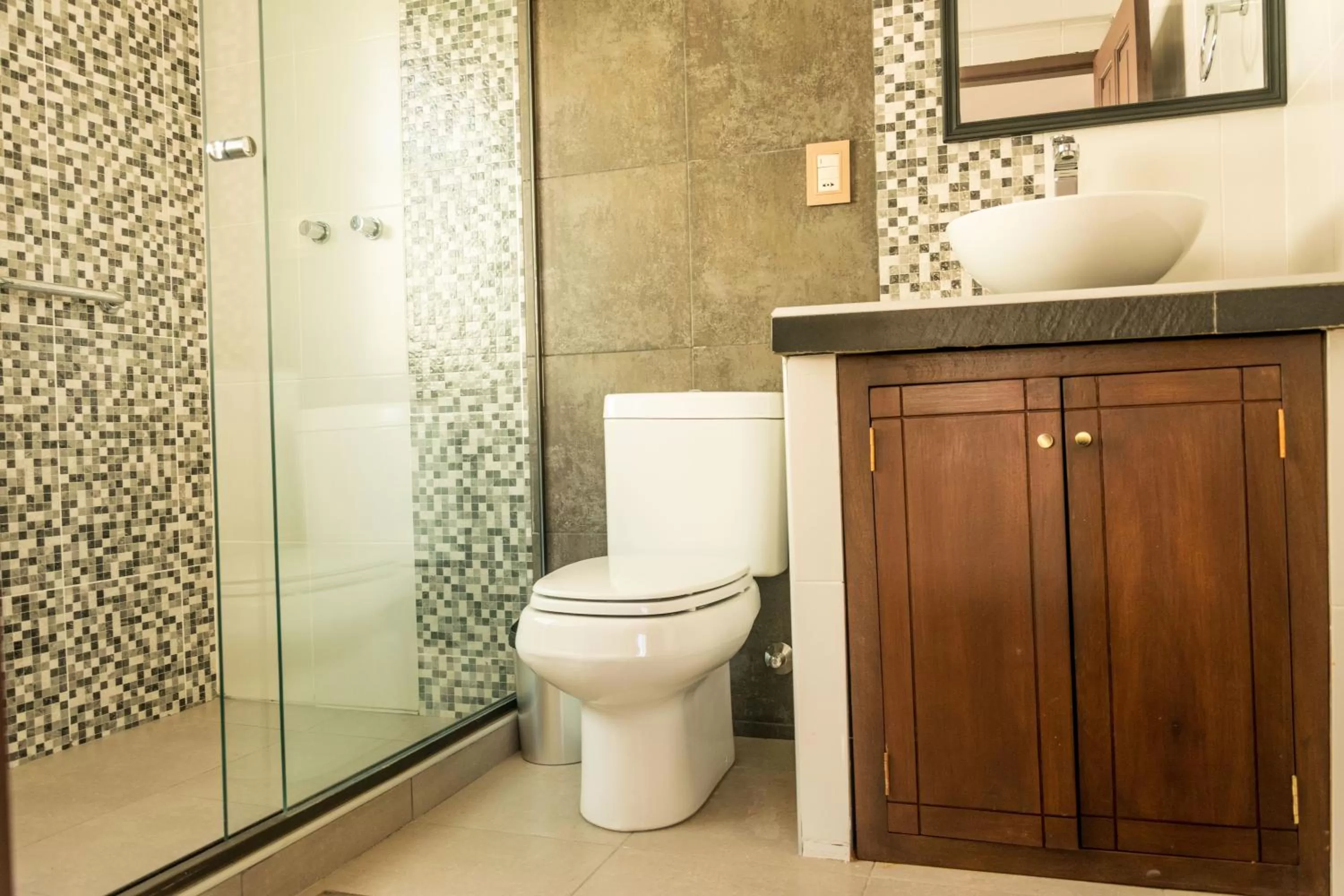 Shower in El Jardin De Su Merced B&B