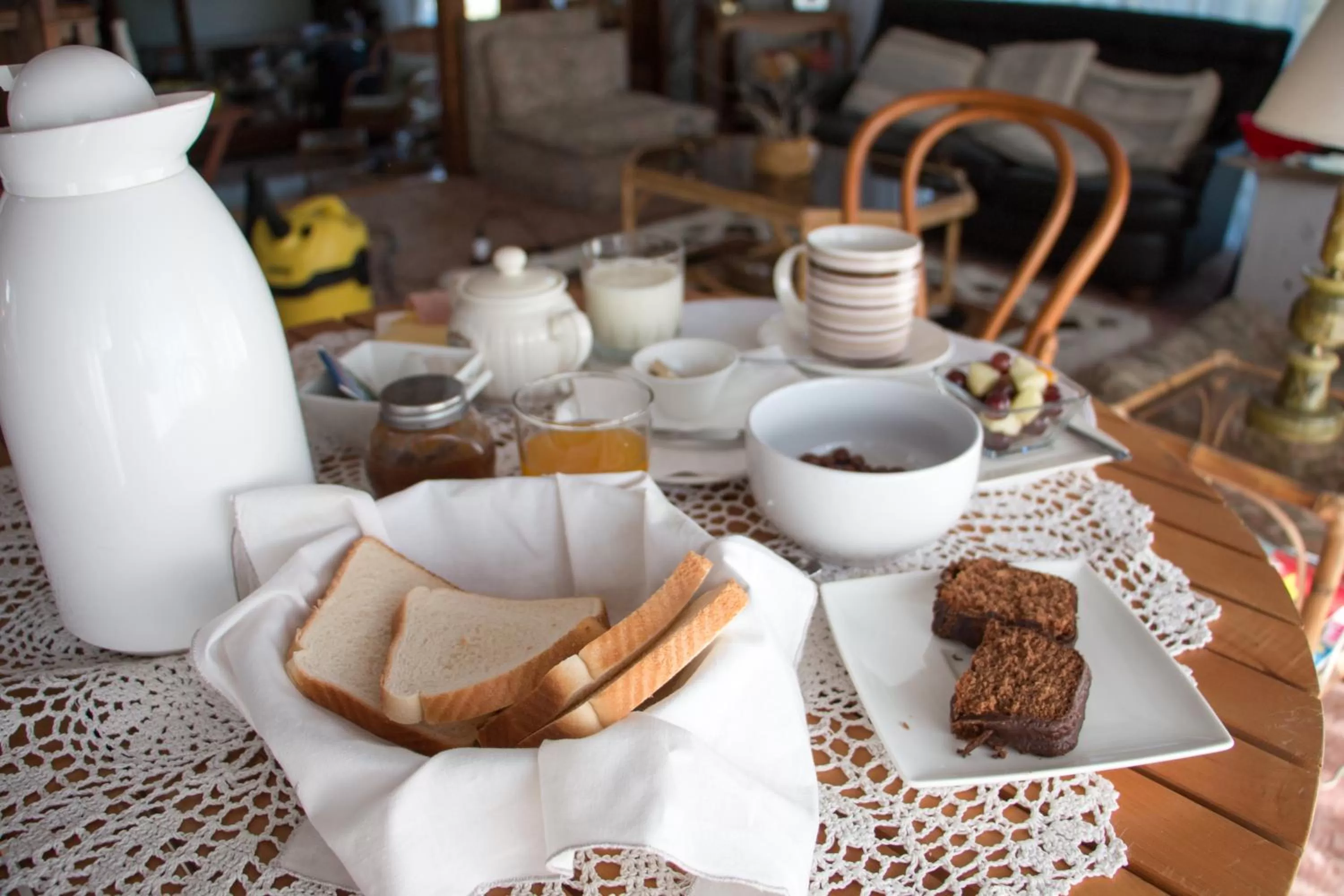 Breakfast in Sandy Point B&B