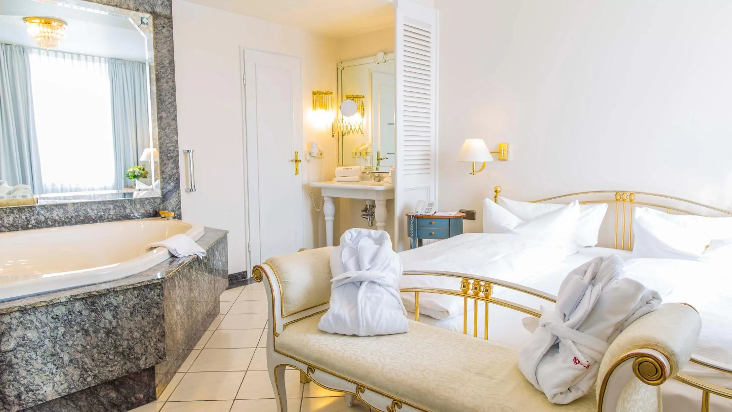 Bed in Hotel Holsteiner Hof - Timmendorfer Strand