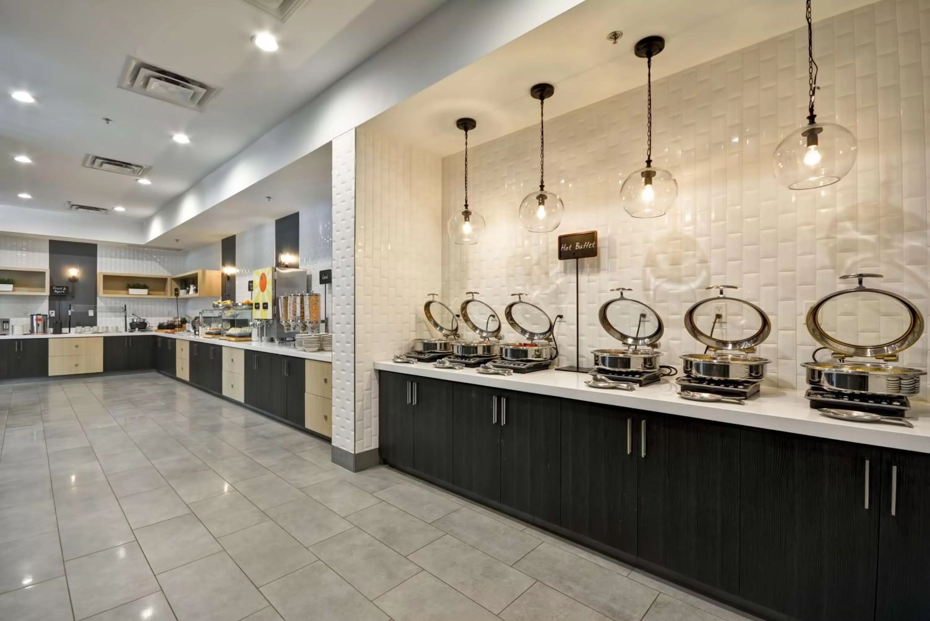 Restaurant/places to eat in Embassy Suites Charlotte