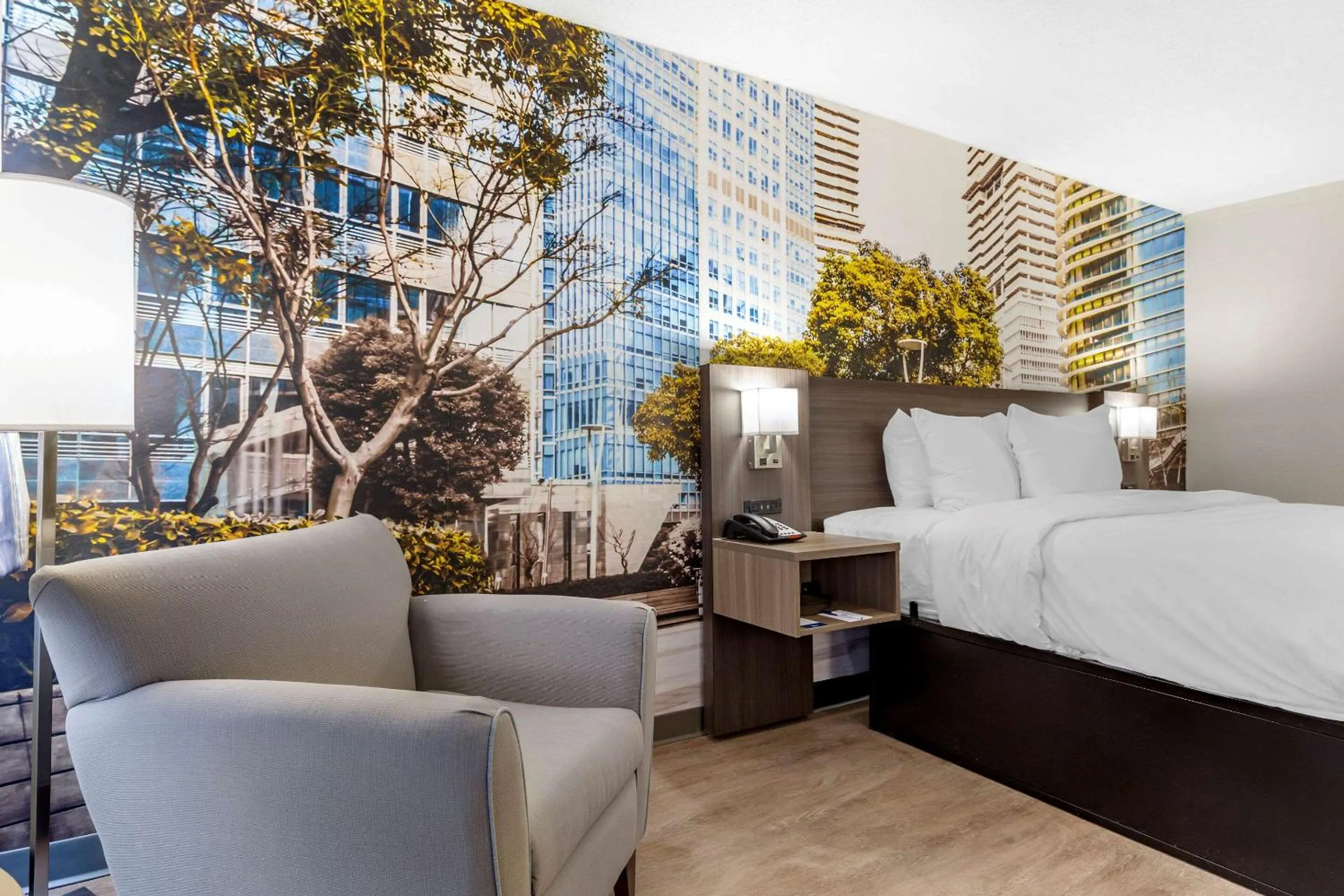 Photo of the whole room, Bed in Clarion Pointe Raleigh Midtown