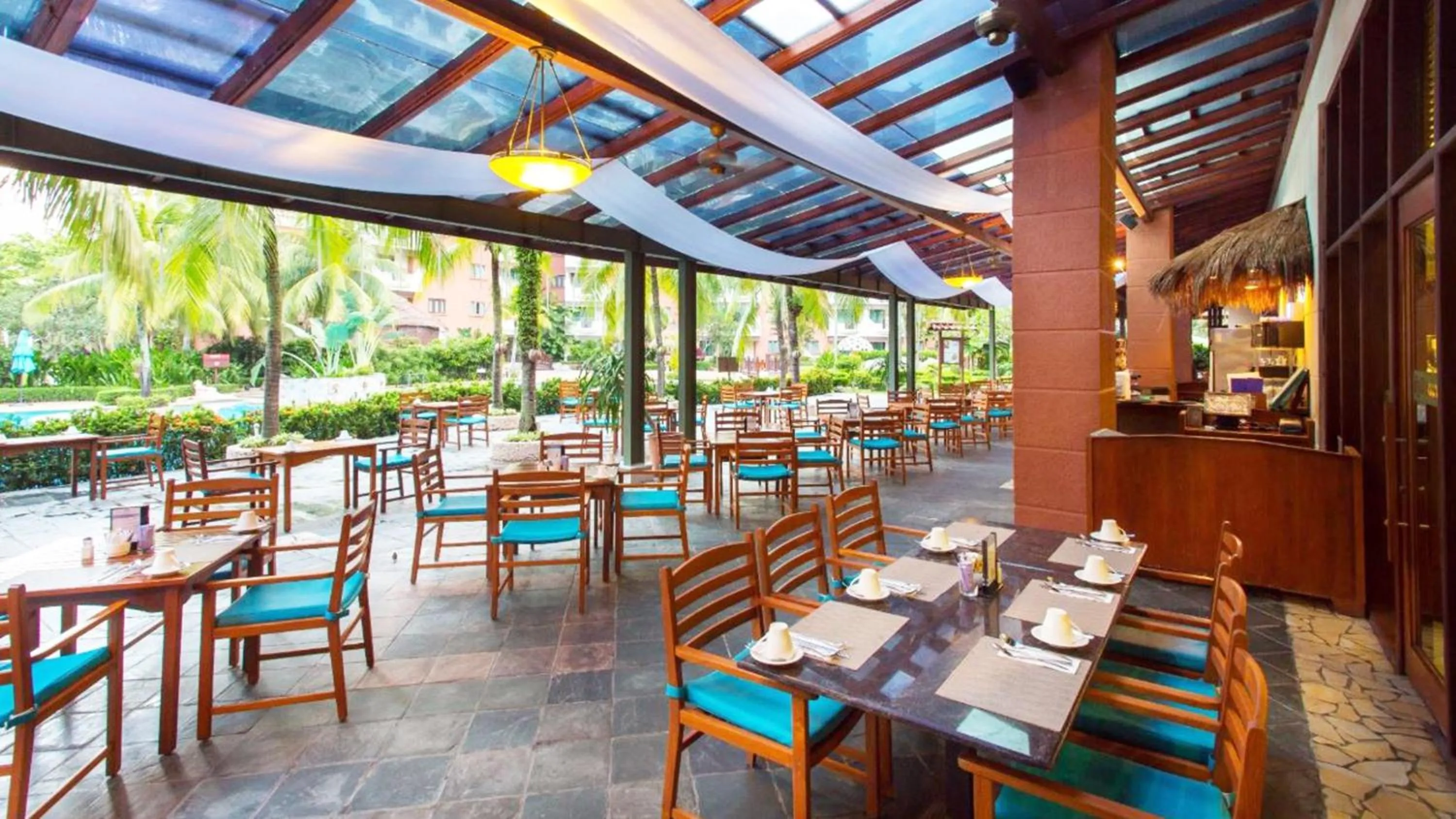 Lounge or bar in Holiday Inn Resort Batam by IHG