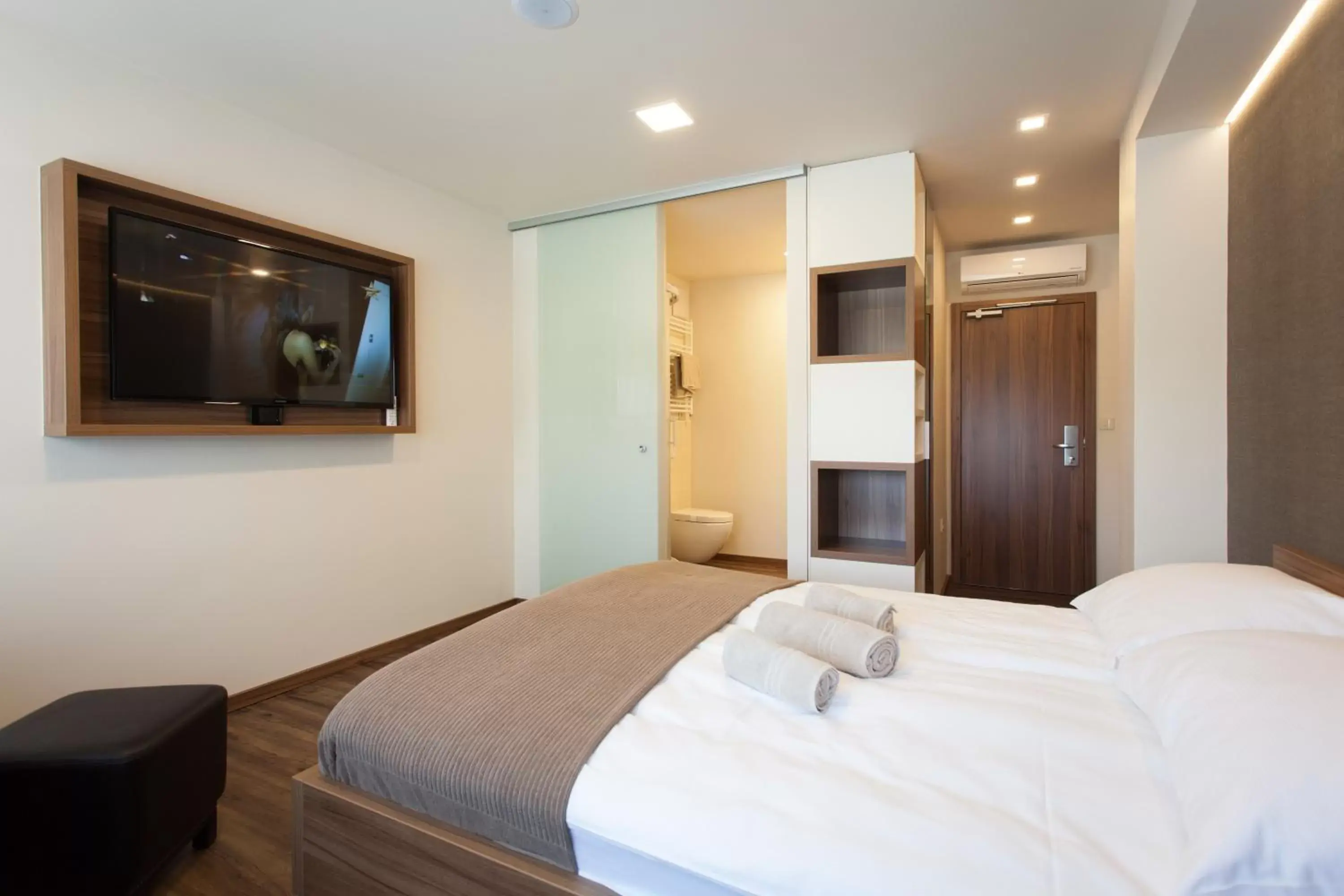 Special Offer - Double Room with E-bike Package in Hotel Pomaranča Special Offer - Double Room with E-bike Package in Hotel Pomaranča