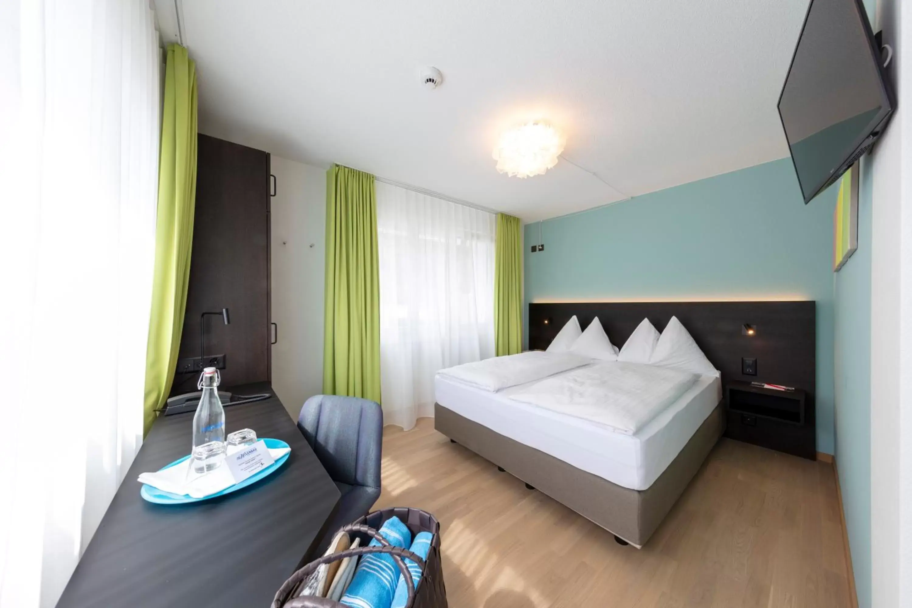 Budget Double Room without Balcony and without Lake view - single occupancy in Seehotel Wilerbad Spa & Seminar Budget Double Room without Balcony and without Lake view - single occupancy in Seehotel Wilerbad Spa & Seminar