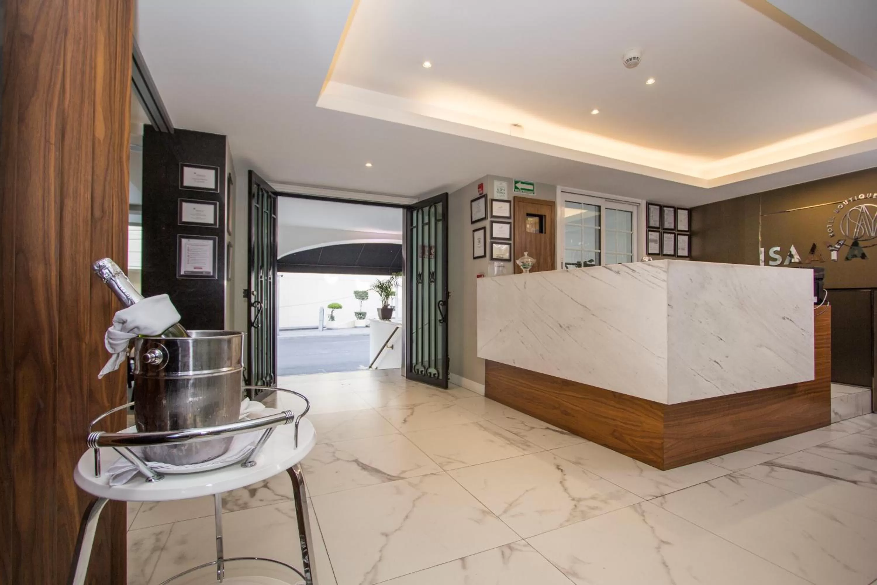 Lobby or reception in Isaaya Hotel Boutique by WTC