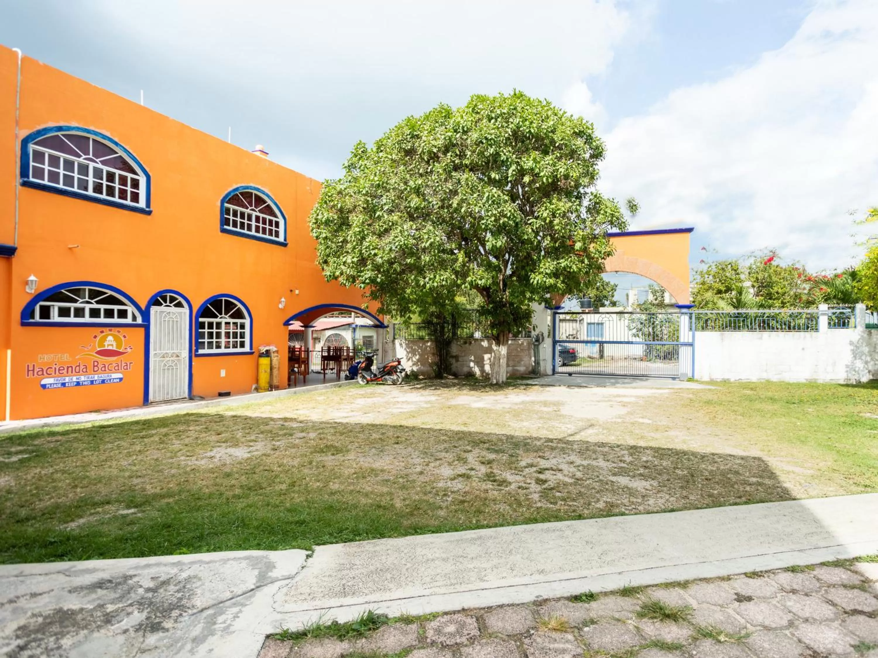 Facade/entrance in Hotel Hacienda Bacalar