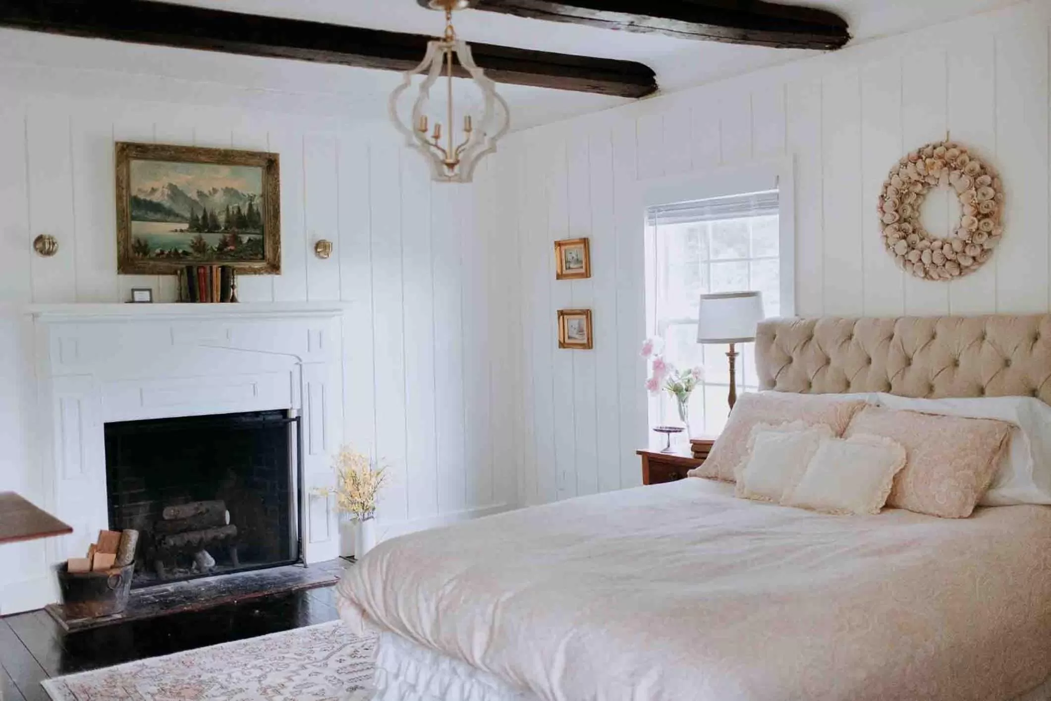 Photo of the whole room, Bed in Mayhurst Estate