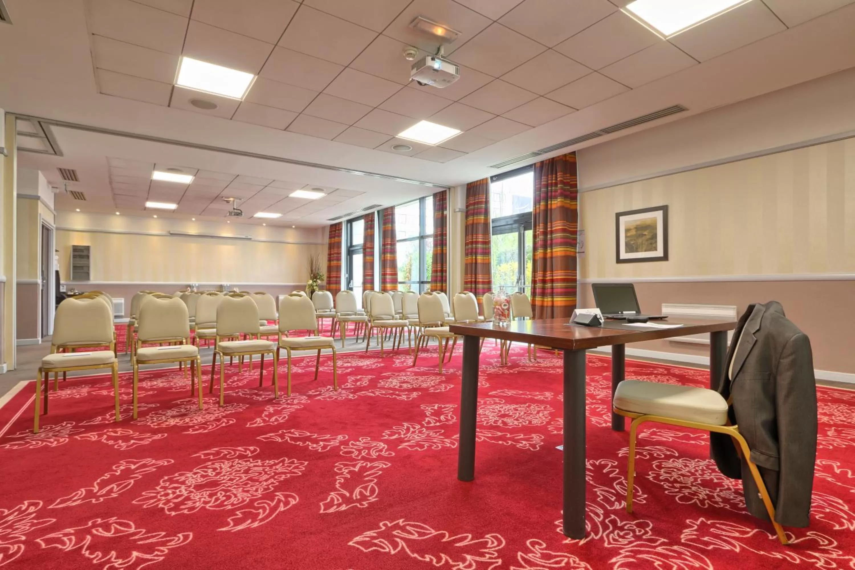 Business facilities in Golden Tulip CDG Airport Roissy