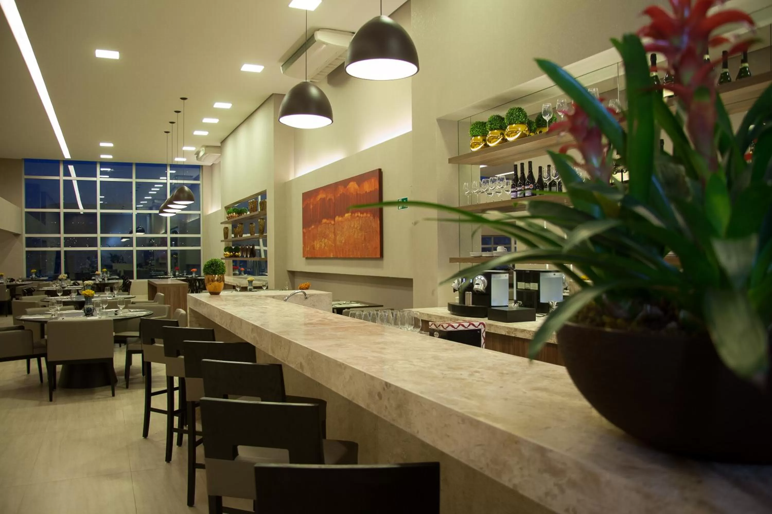 Lounge or bar in BH Raja Hotel