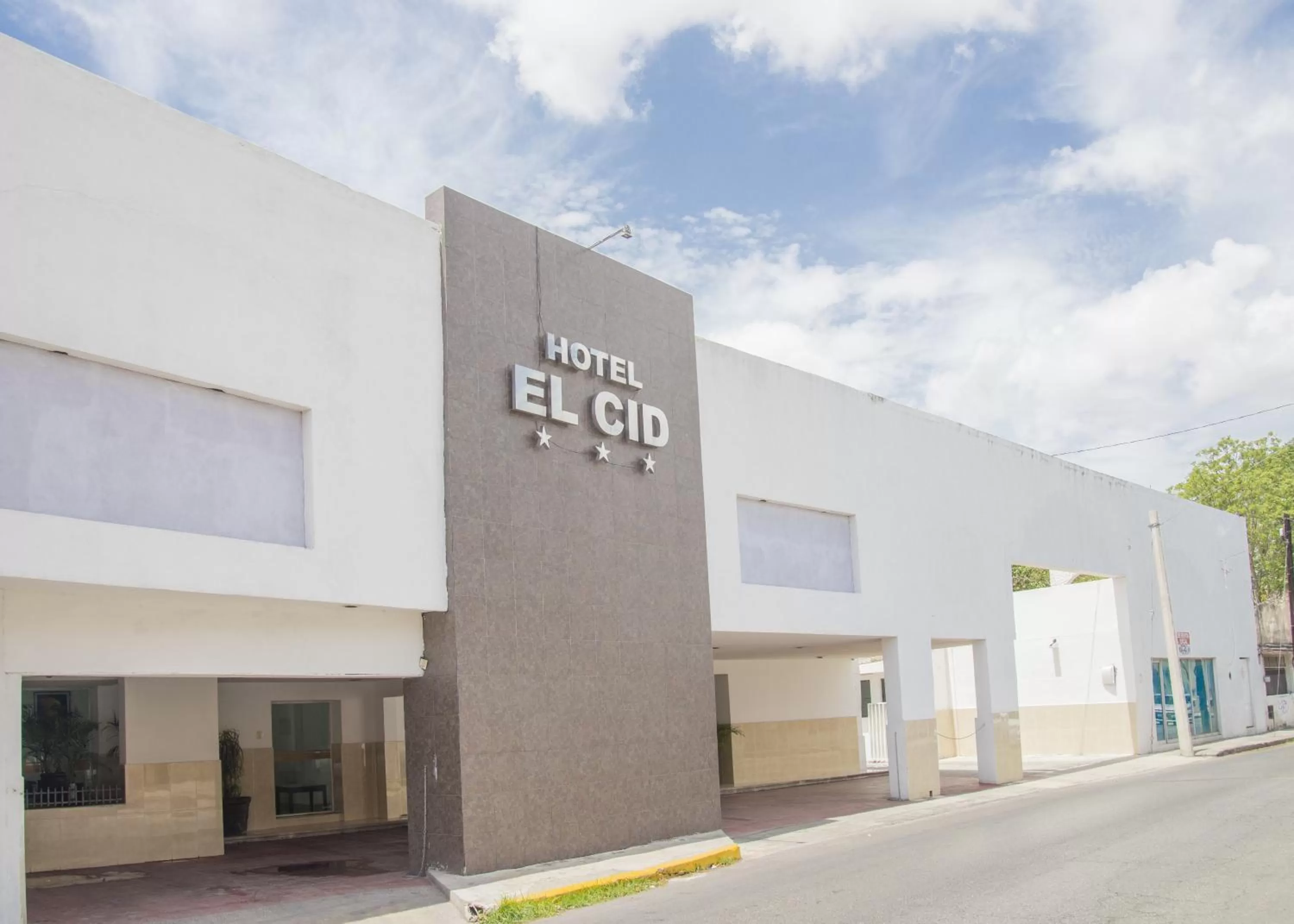 Facade/entrance in Hotel El Cid