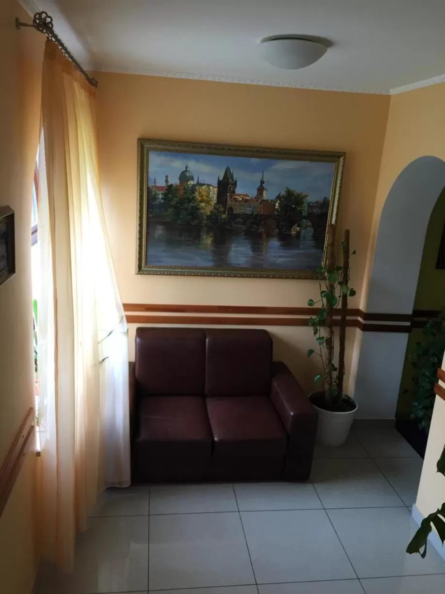 Seating Area in Maestro