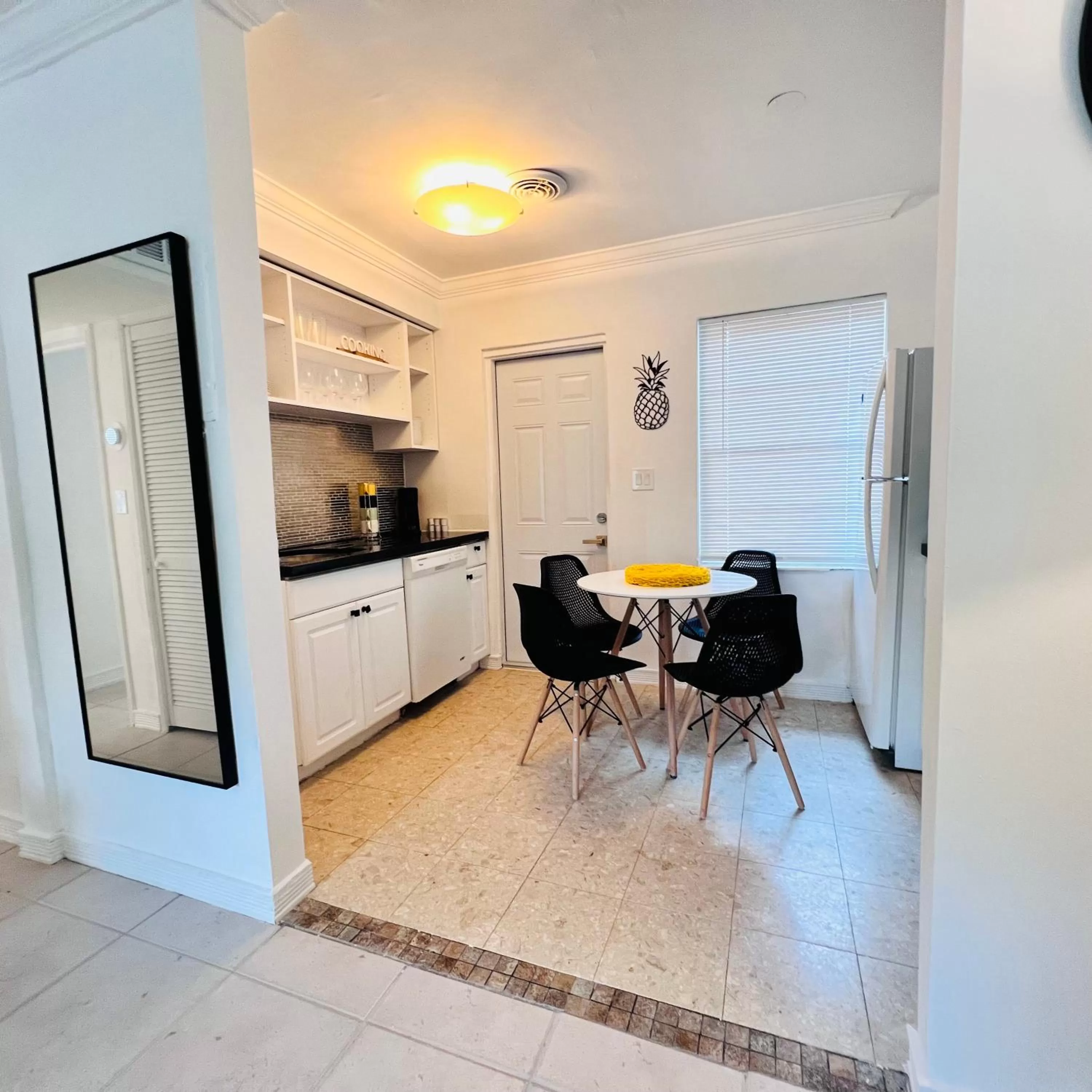 Kitchen or kitchenette in CocoBay 2BR Condos Near Beach, Galleria Mall, Wilton Manors, Cruise Port