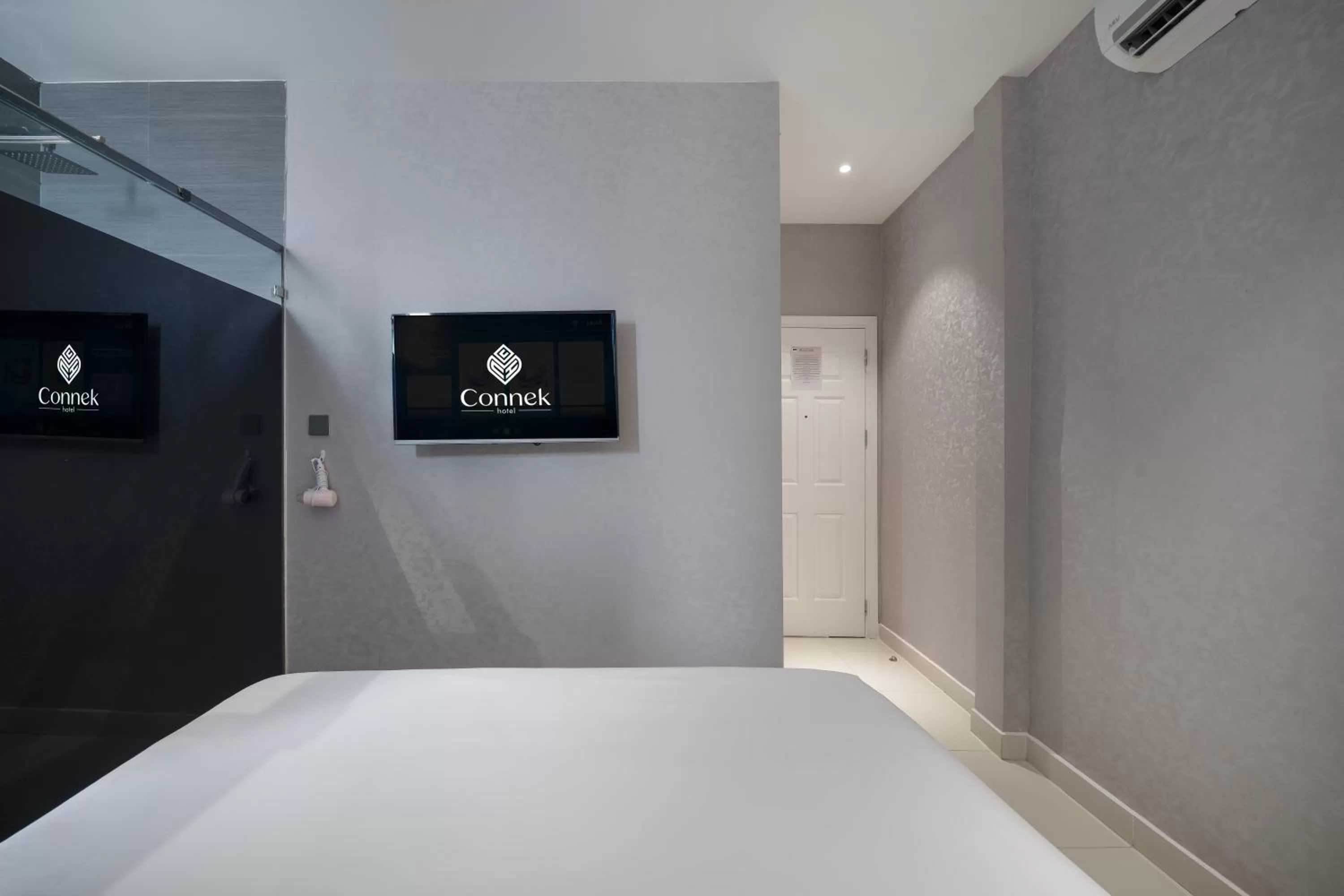 Photo of the whole room, Bed in Mari Queen Hotel - Bui Thi Xuan