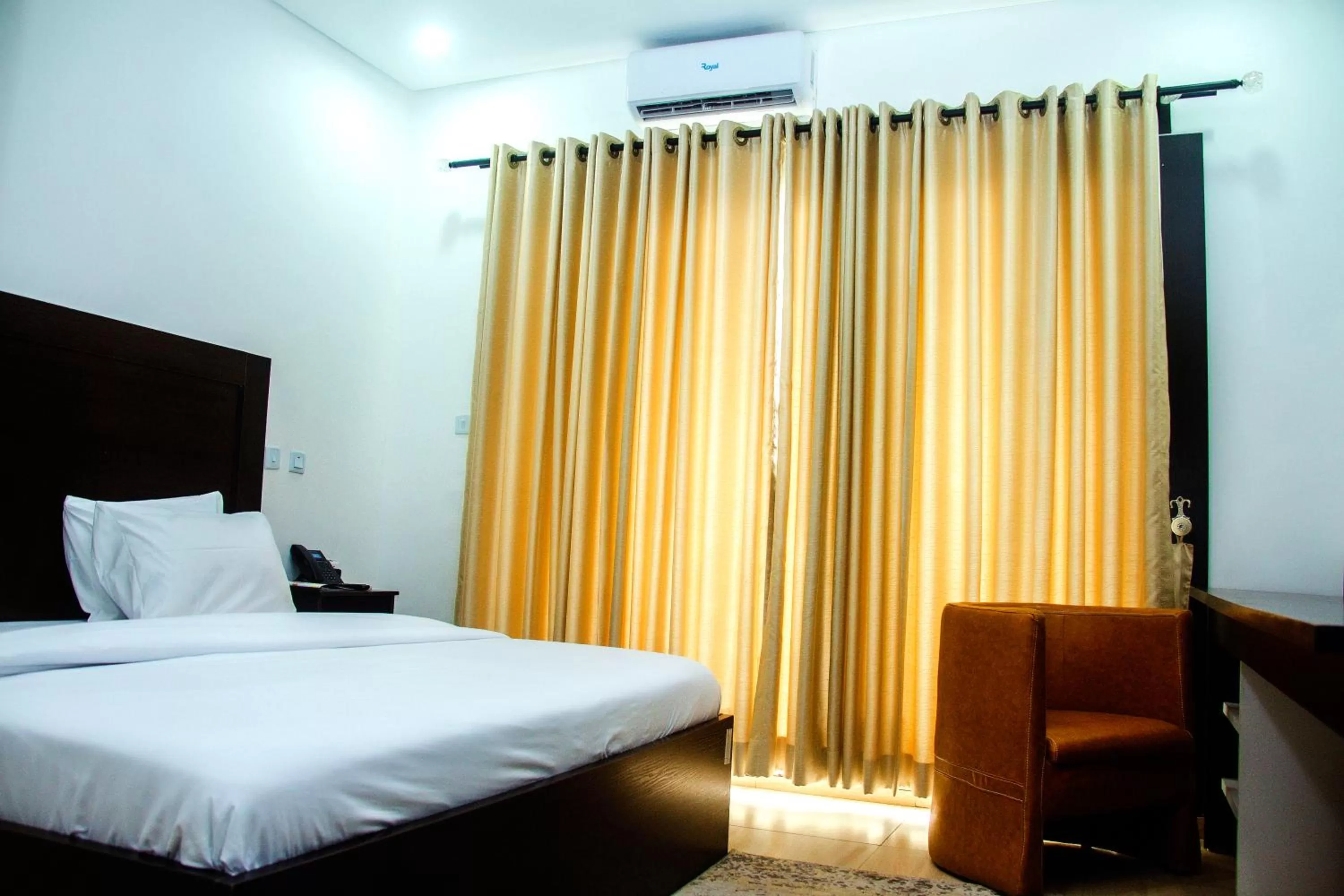 Bed in Hotel Capitol