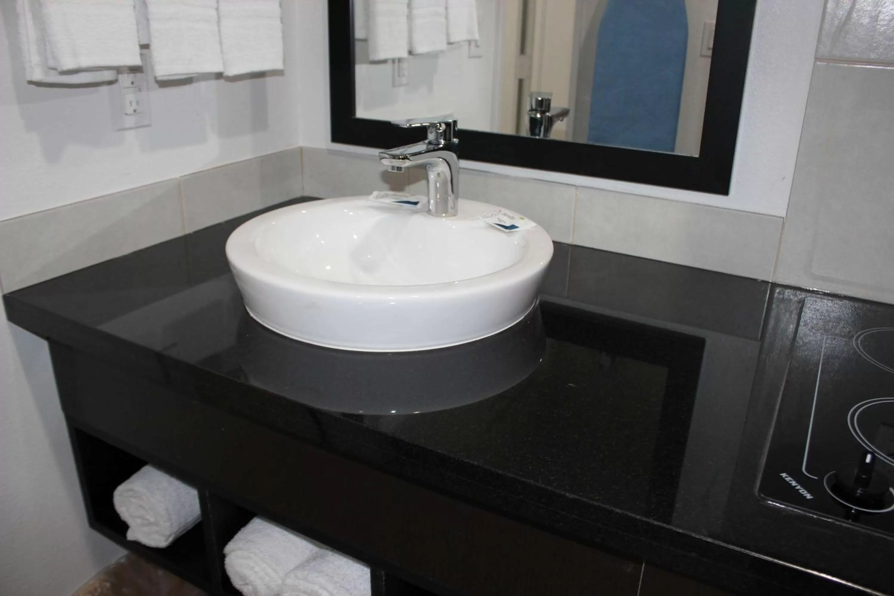 Bathroom in Studio 6-Houston, TX - East