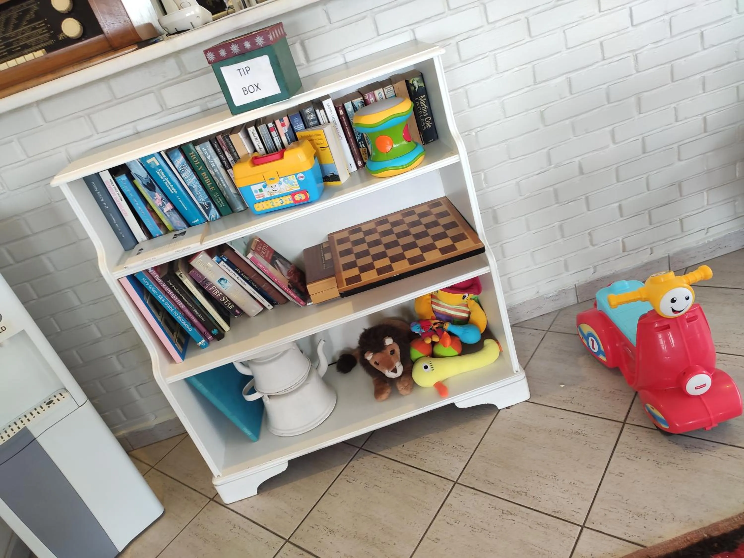 Library in Turkoman Hotel