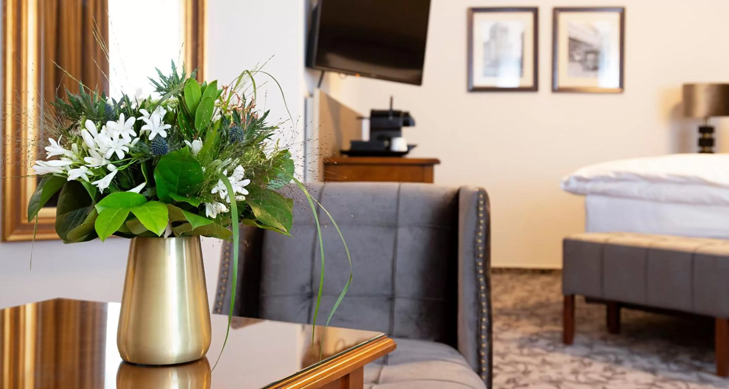 TV and multimedia, Bed in Victor's Residenz-Hotel Leipzig