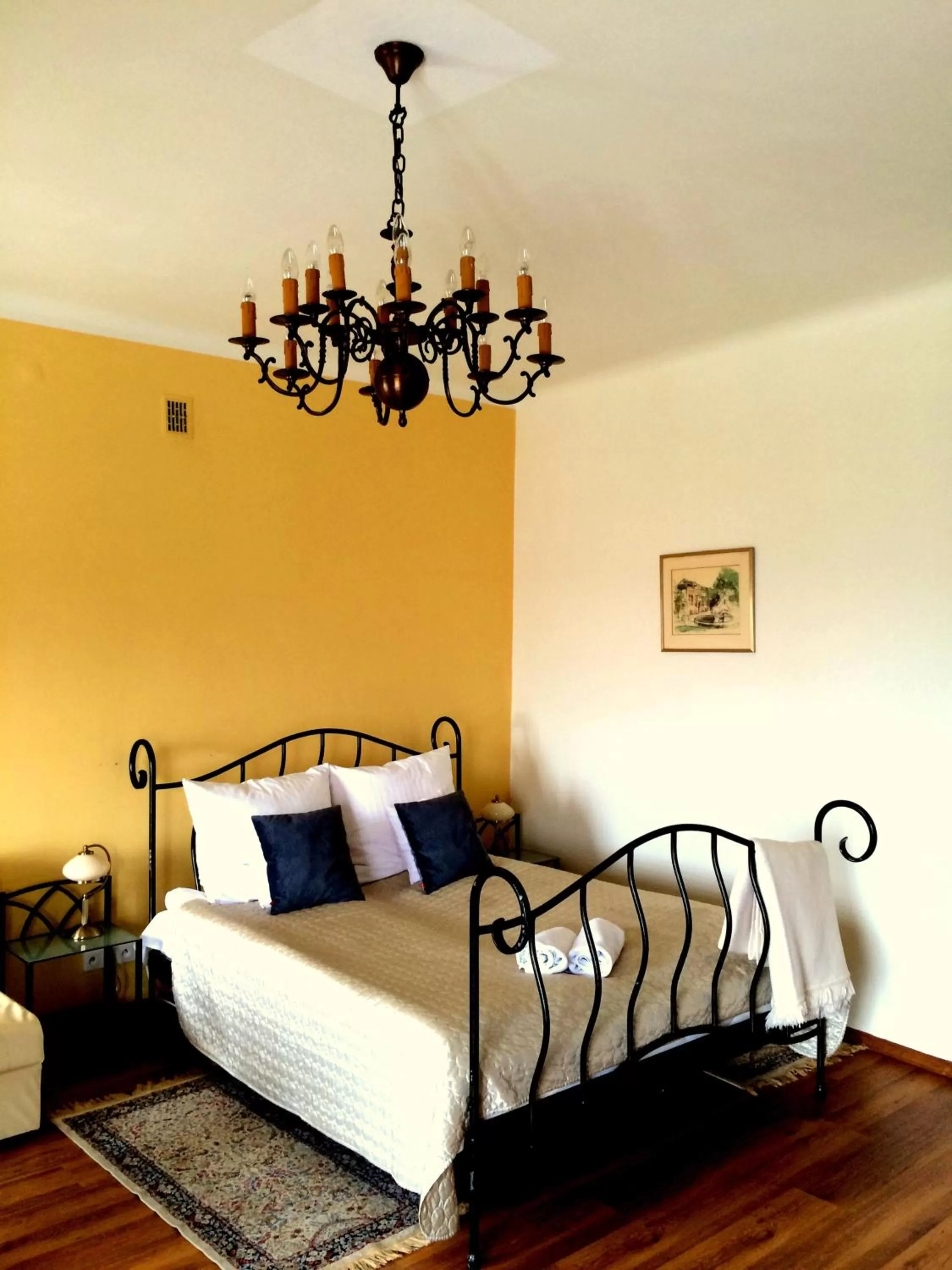 Bed in Pokoje Gościnne Dom Literatury