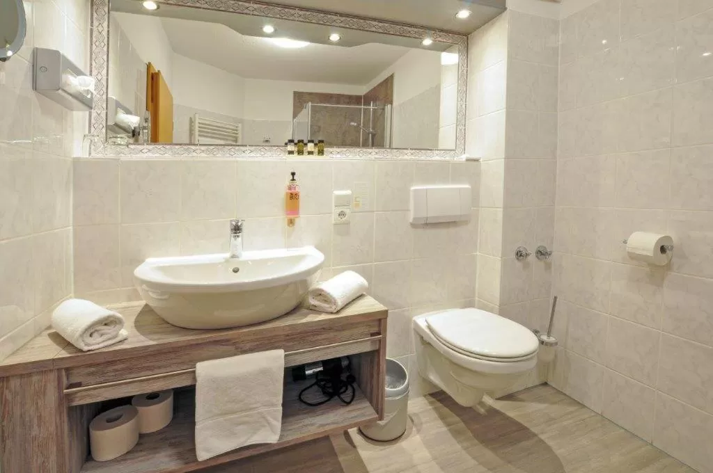 Toilet in Hotel Grasberger Hof GmbH