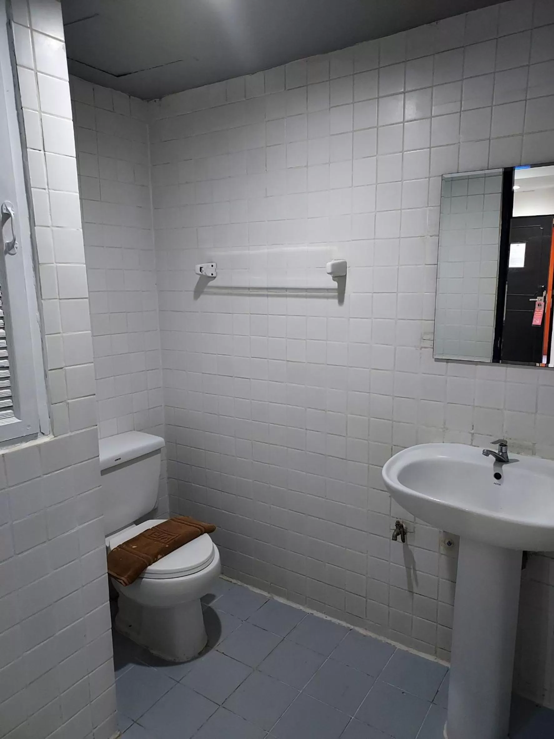 Bathroom in Traveller Inn Hotel