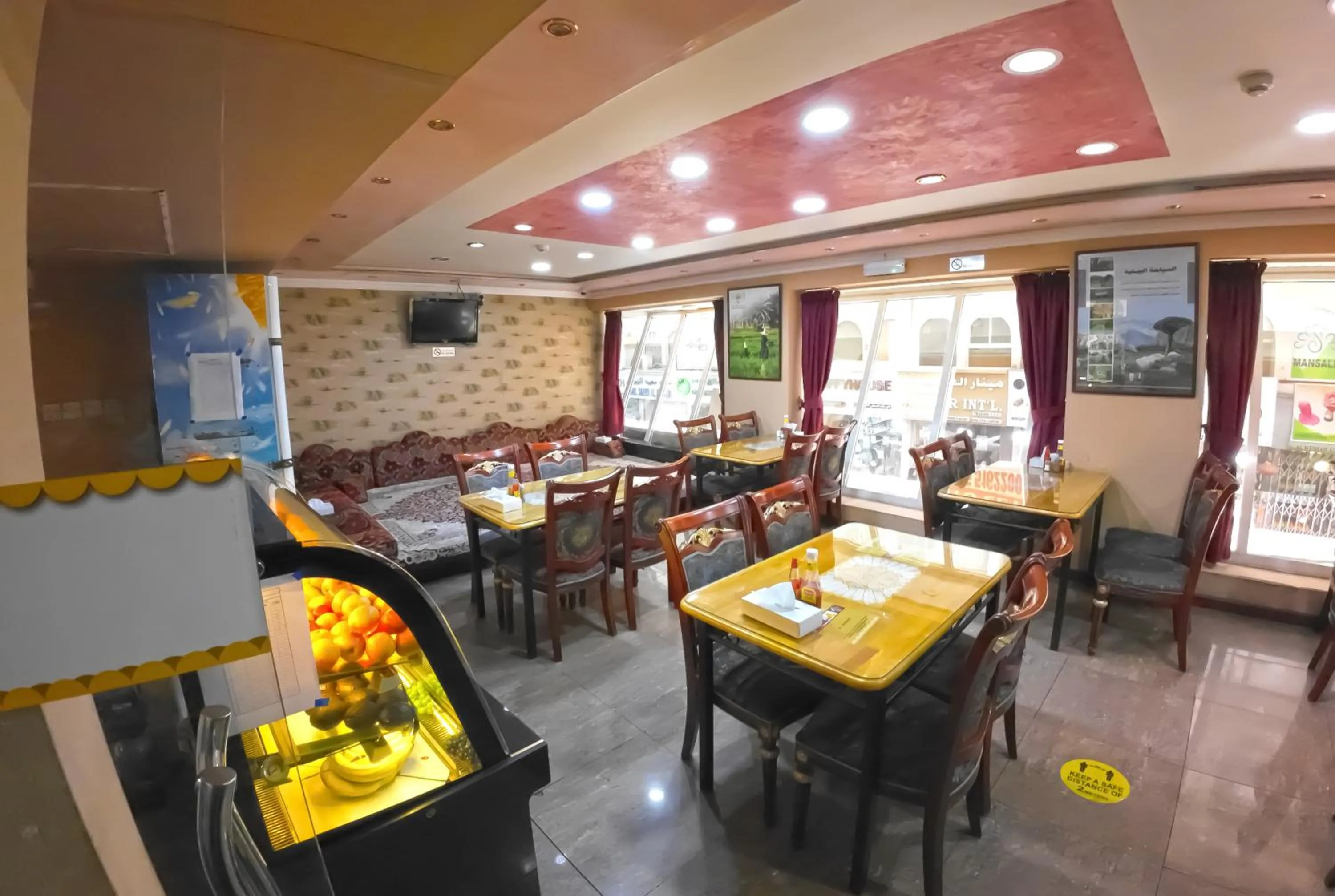 Restaurant/places to eat in Maaeen Hotel