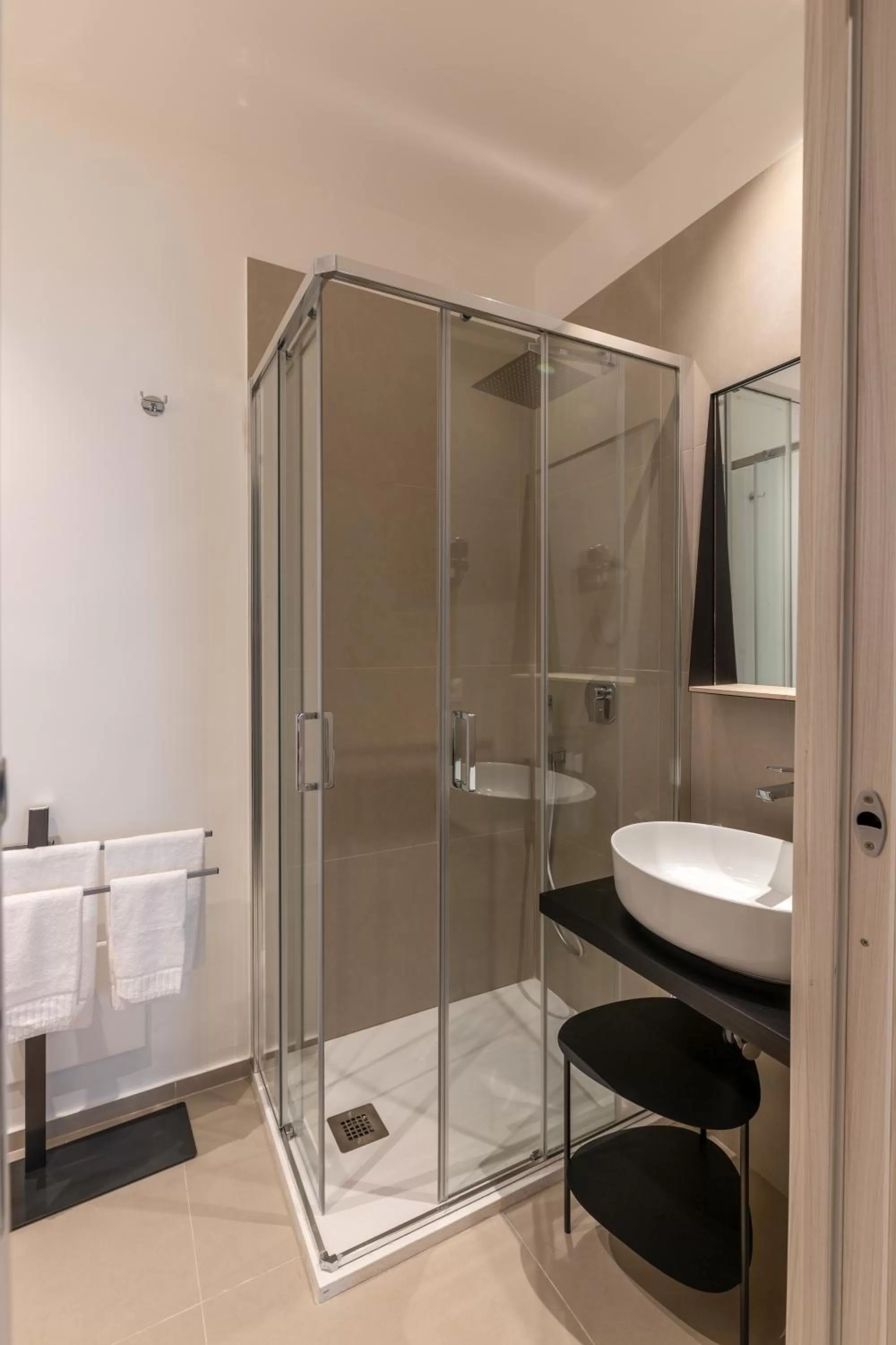 Shower, Bathroom in La Regina del Duomo Catania Centro