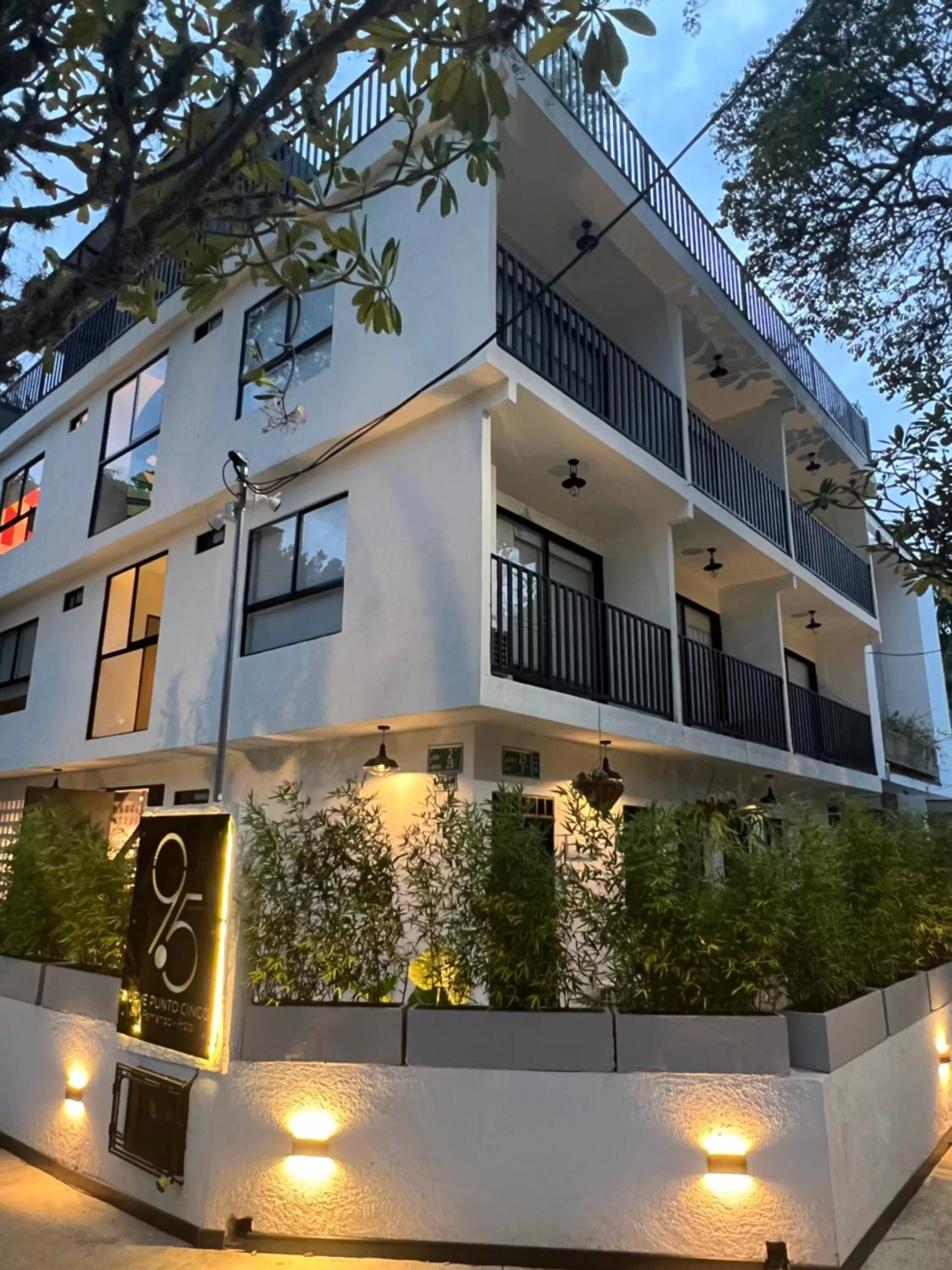 Property building in HOTEL 9.5 SAN FERNANDO